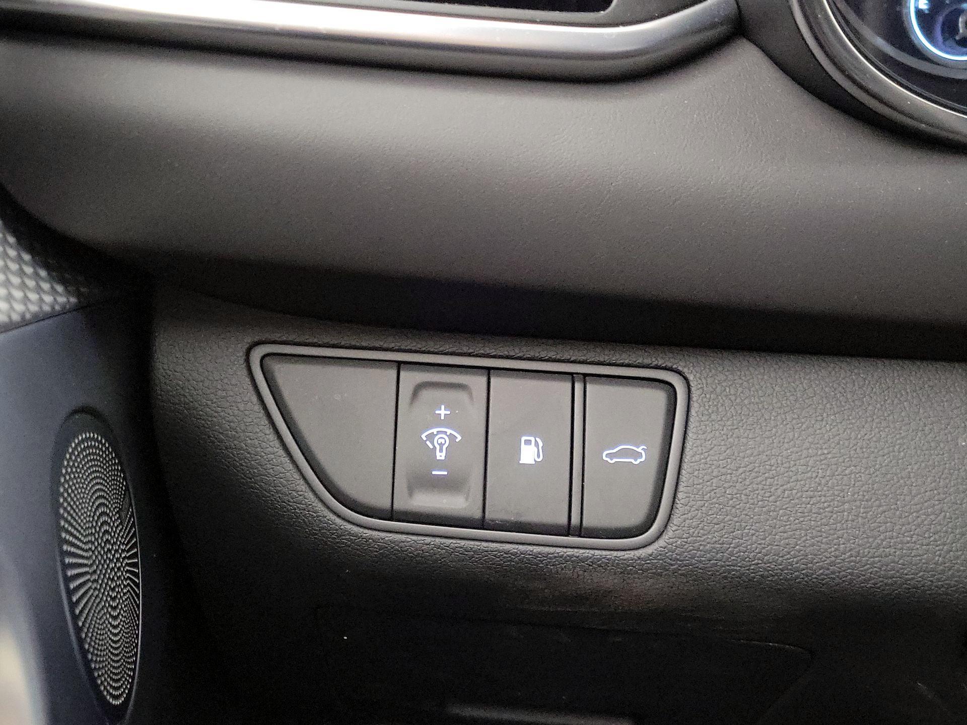 Thumbnail: 2023 Genesis G70 - 13