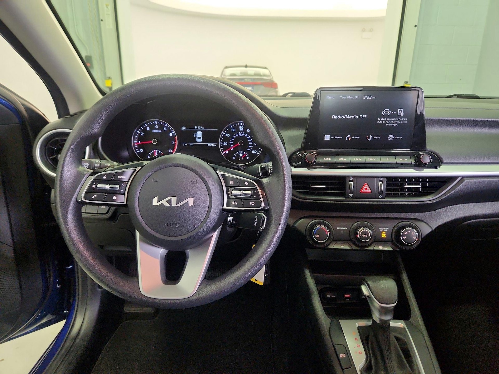 2023 Kia Forte LXS - Photo 10