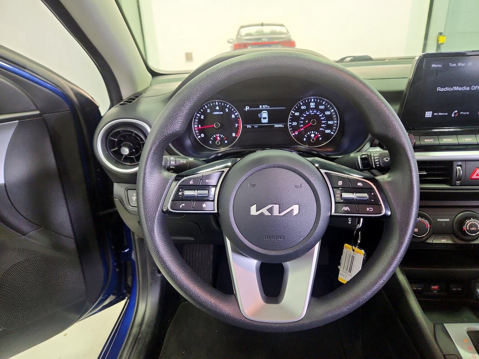 2023 Kia Forte LXS - Photo 11