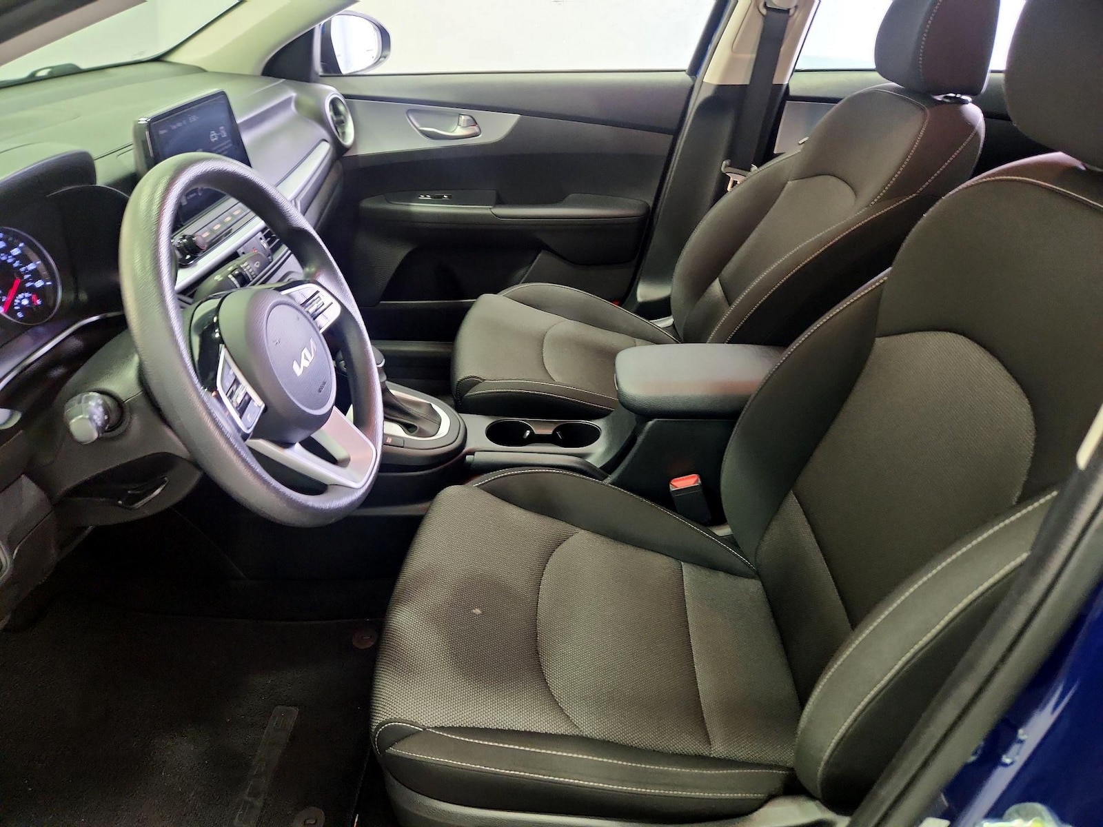 2023 Kia Forte LXS - Photo 12