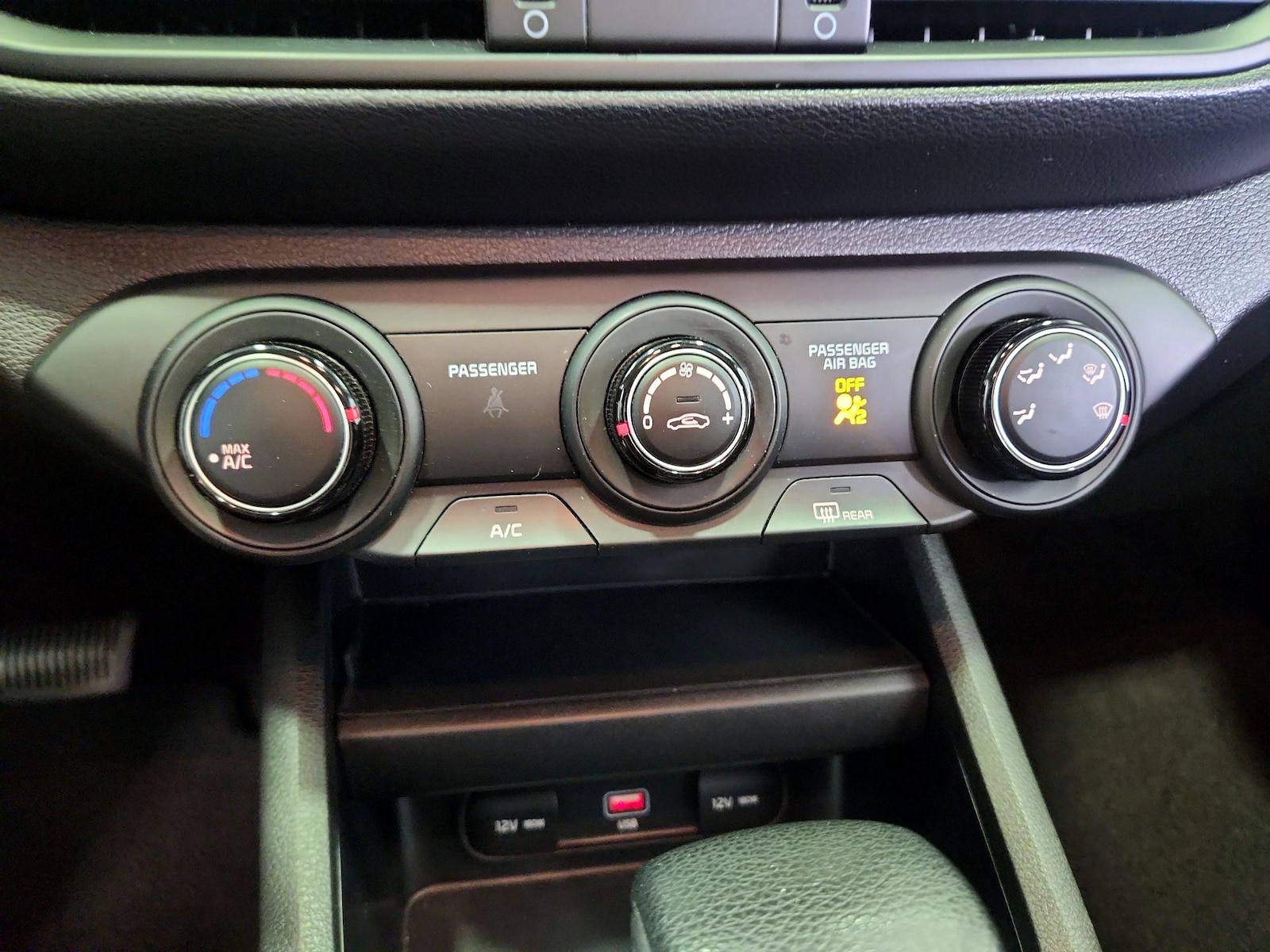 2023 Kia Forte LXS - Photo 17