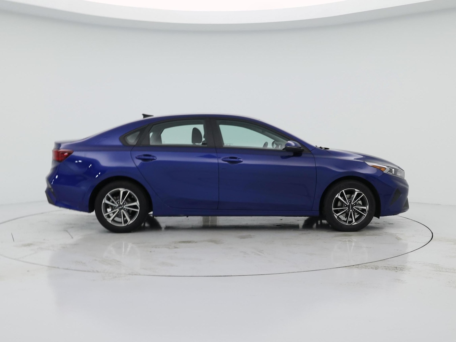 2023 Kia Forte LXS - Photo 8