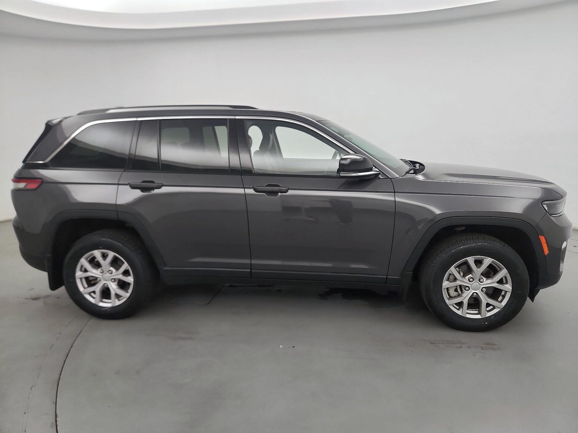 Thumbnail: 2022 Jeep Grand Cherokee - 4