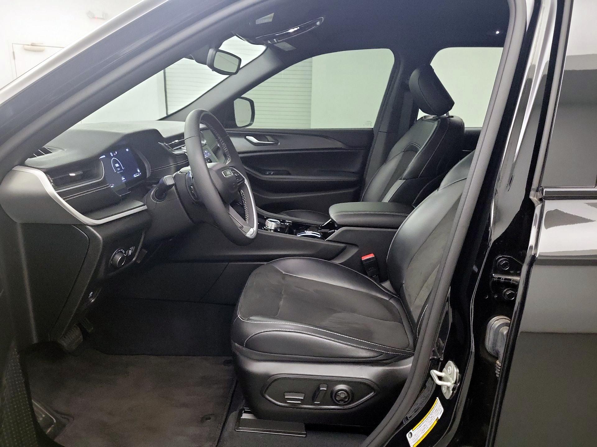 Thumbnail: 2023 Jeep Grand Cherokee - 9