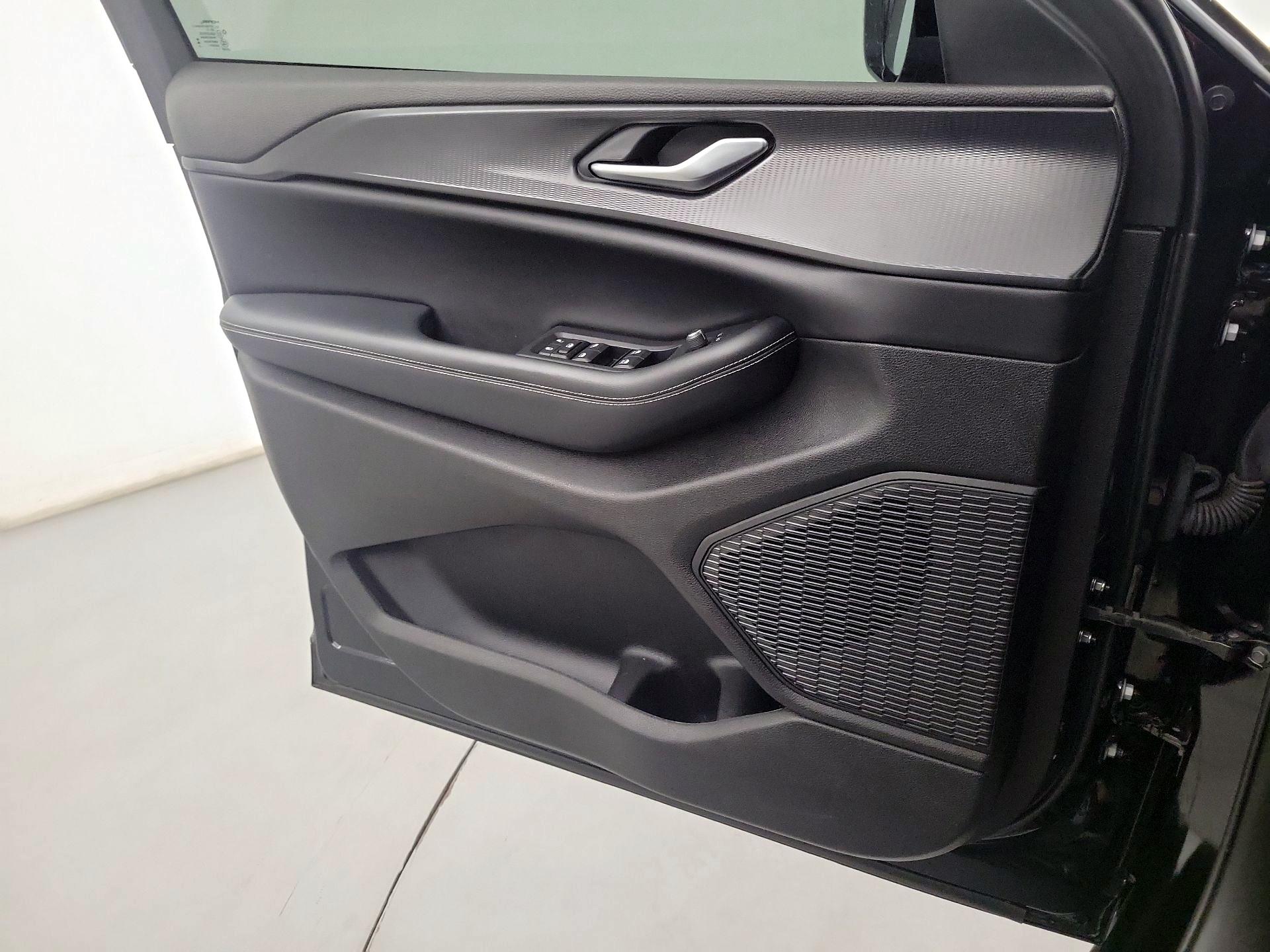 Thumbnail: 2023 Jeep Grand Cherokee - 10