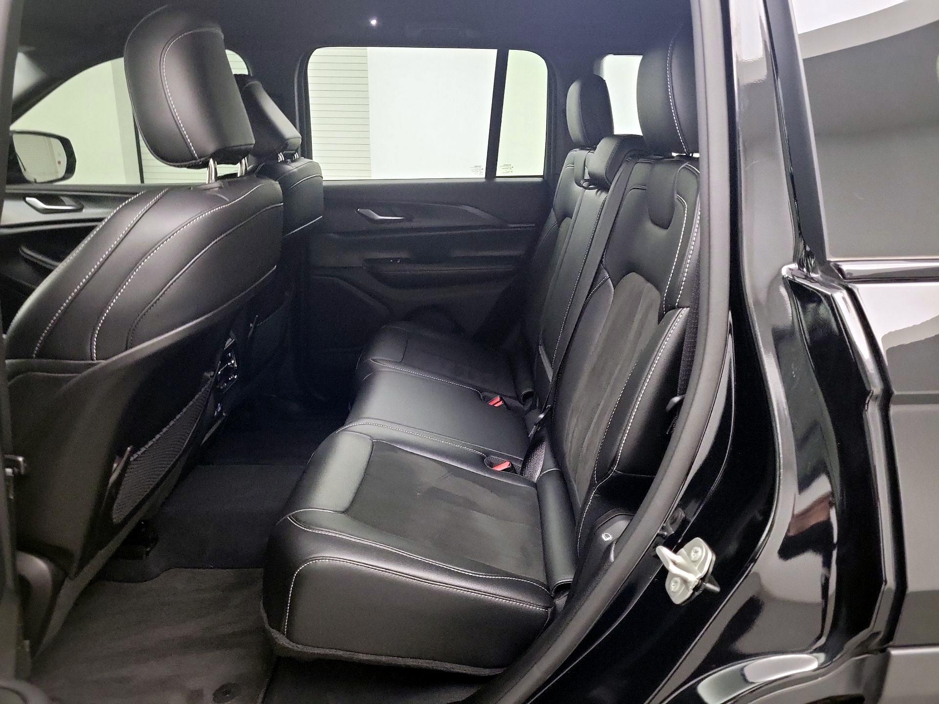 Thumbnail: 2023 Jeep Grand Cherokee - 17