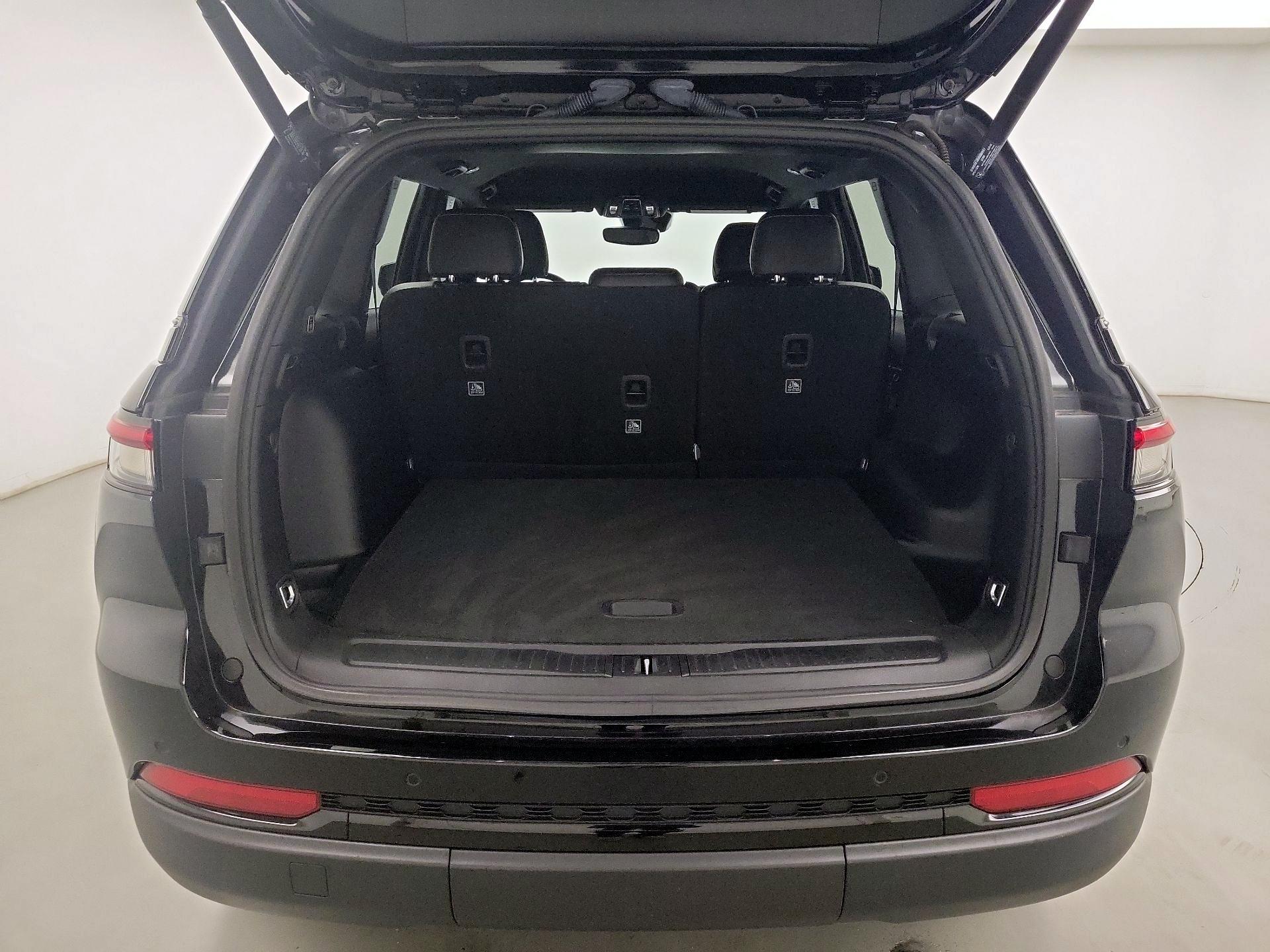 Thumbnail: 2023 Jeep Grand Cherokee - 18