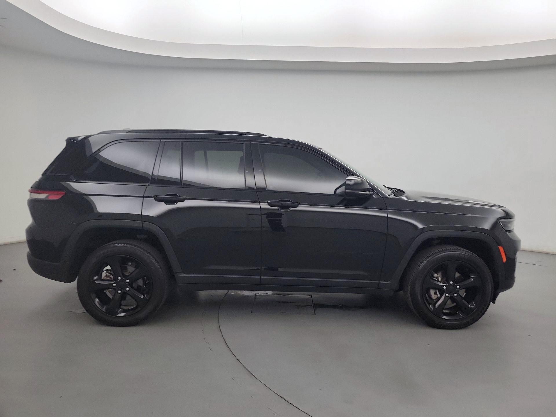 Thumbnail: 2023 Jeep Grand Cherokee - 4