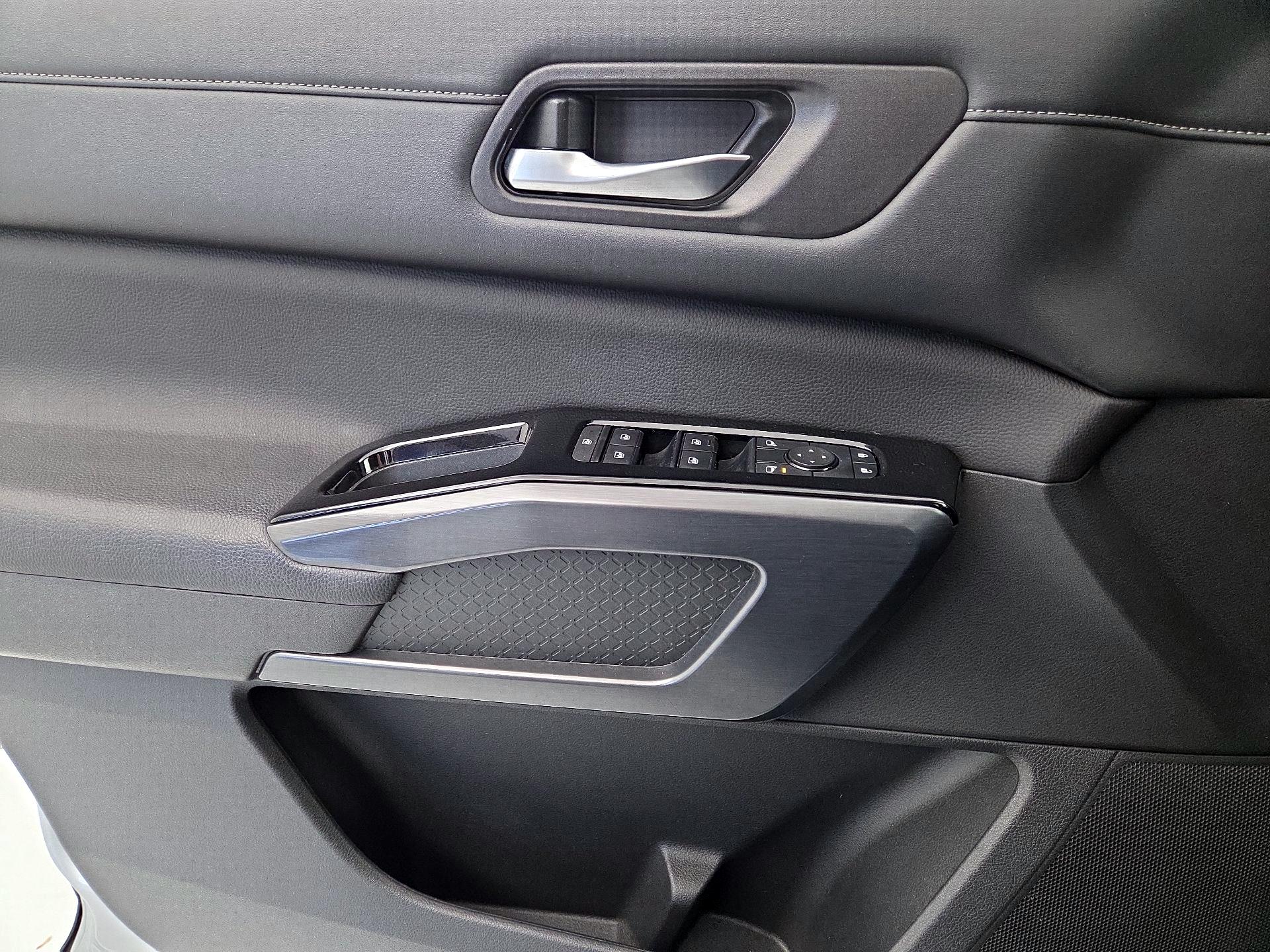 Thumbnail: 2023 Nissan Pathfinder - 12