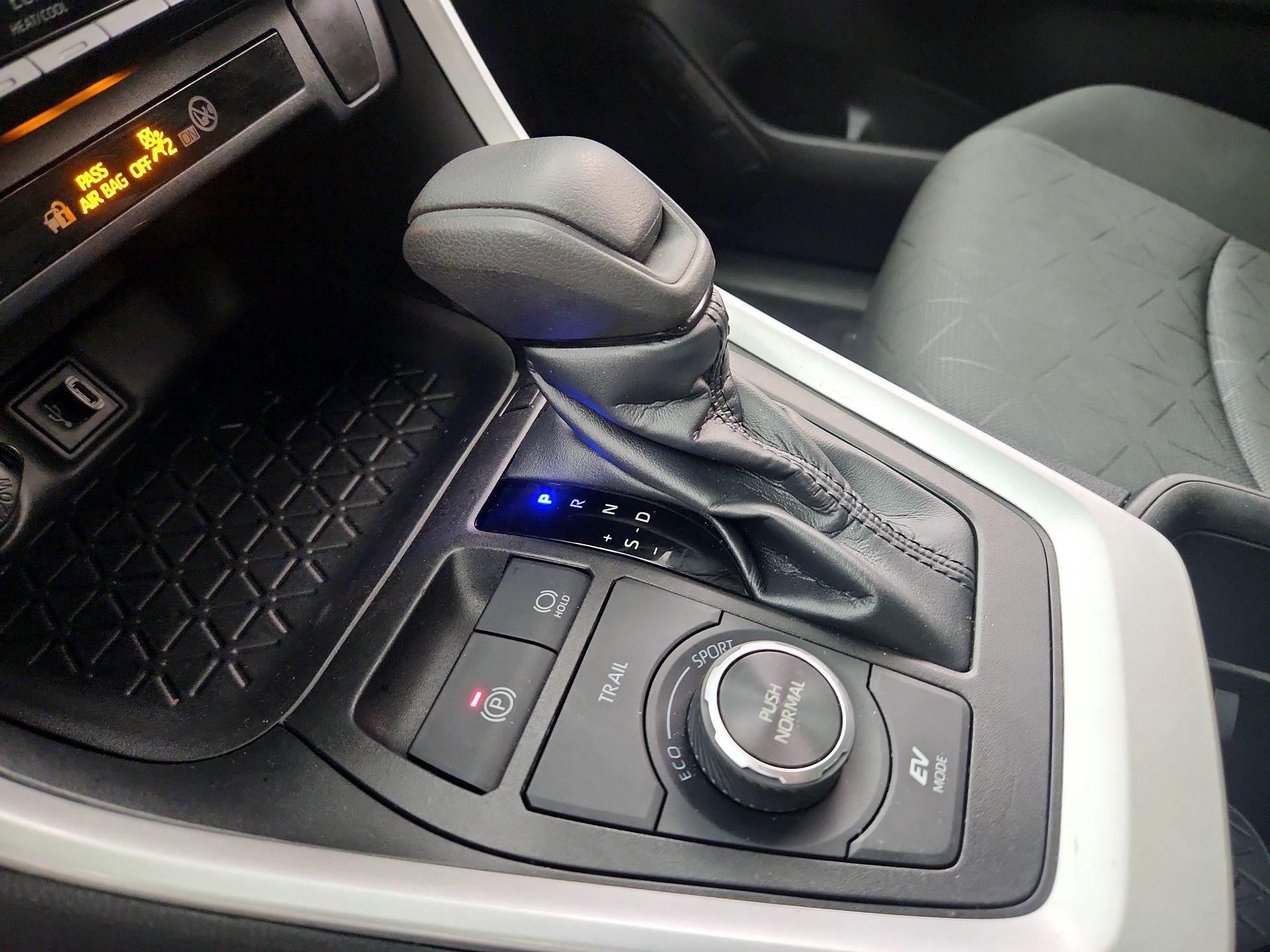 Thumbnail: 2023 Toyota RAV4 - 18