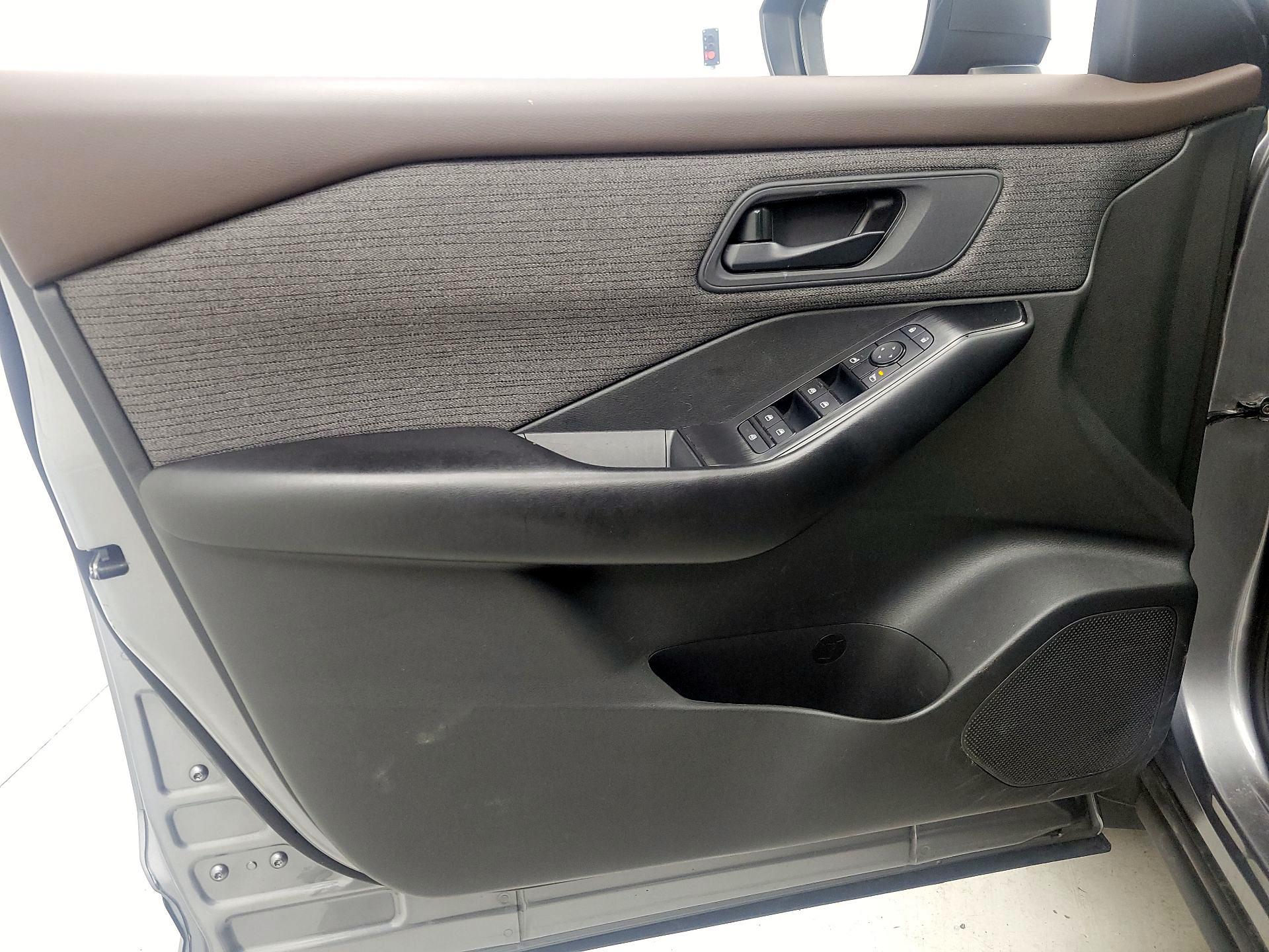 Thumbnail: 2023 Nissan Rogue - 12