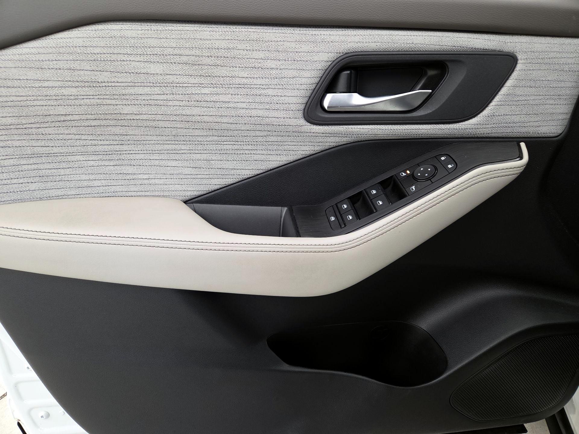 Thumbnail: 2023 Nissan Rogue - 12