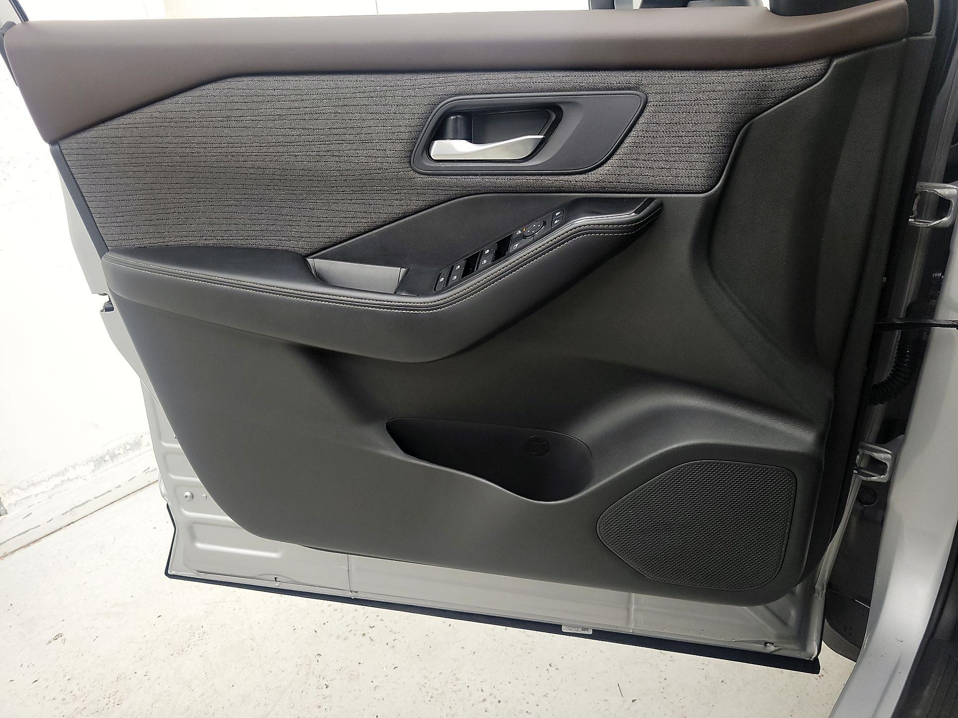 Thumbnail: 2023 Nissan Rogue - 12