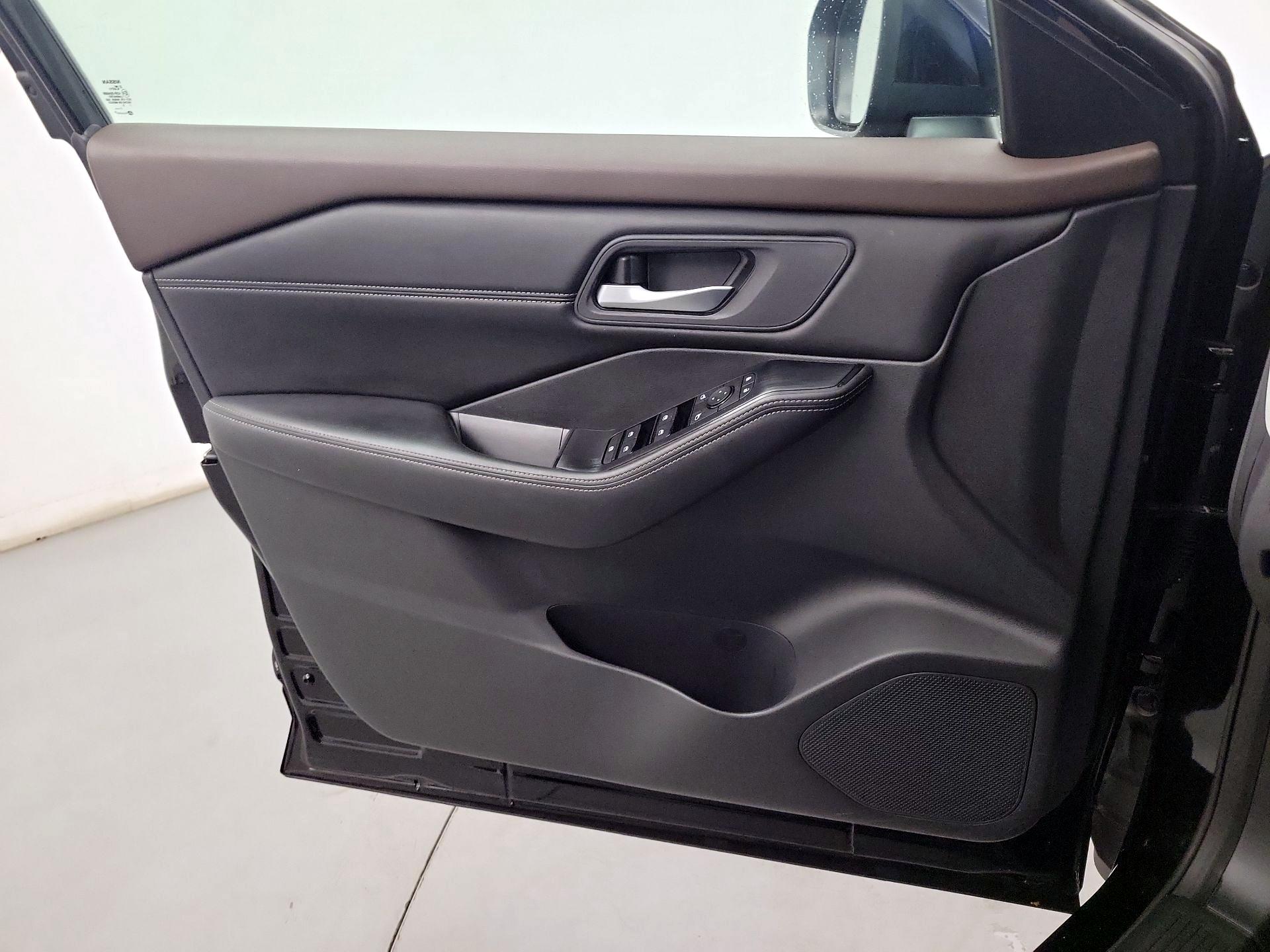 Thumbnail: 2023 Nissan Rogue - 10