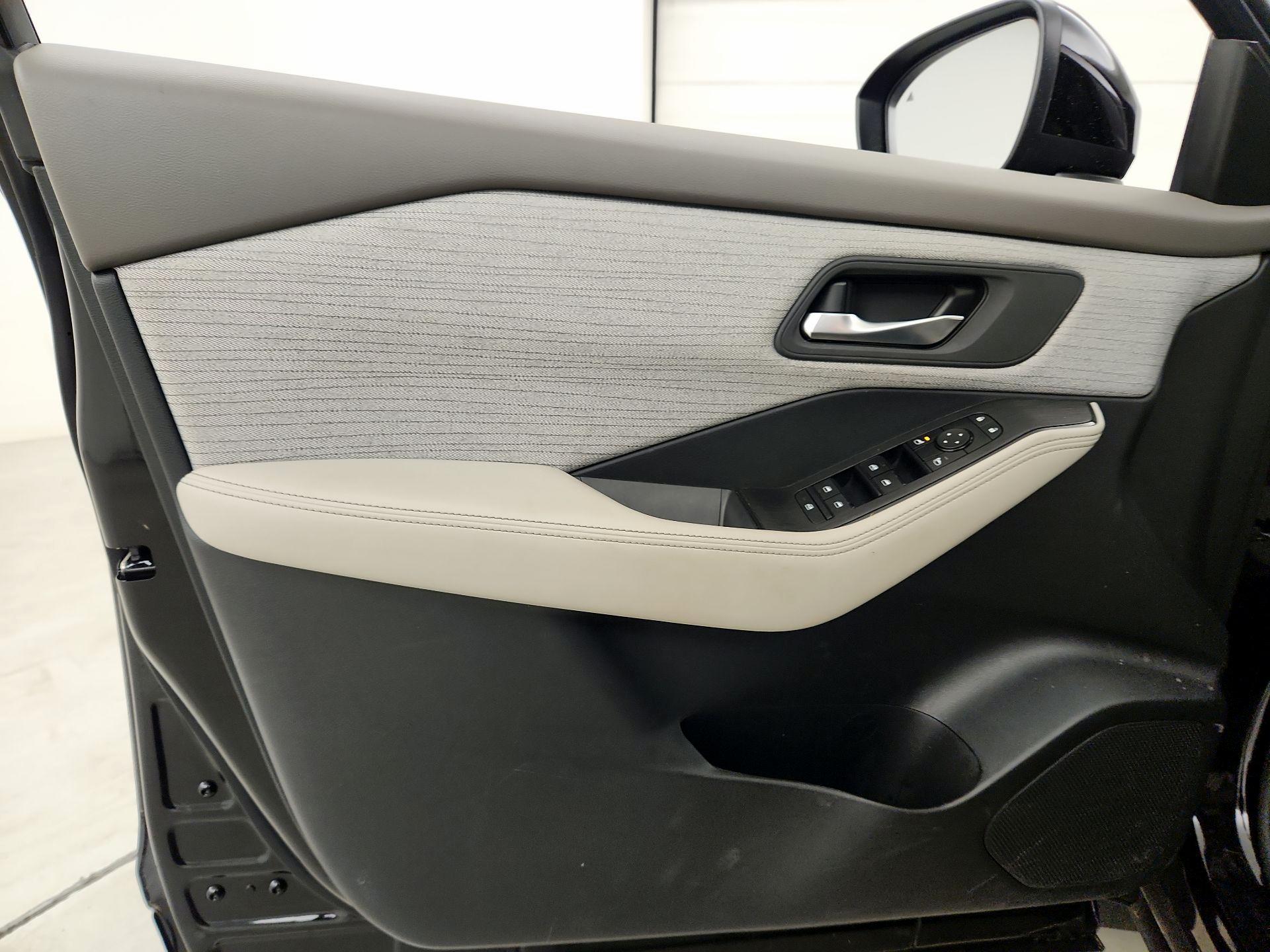 Thumbnail: 2023 Nissan Rogue - 10