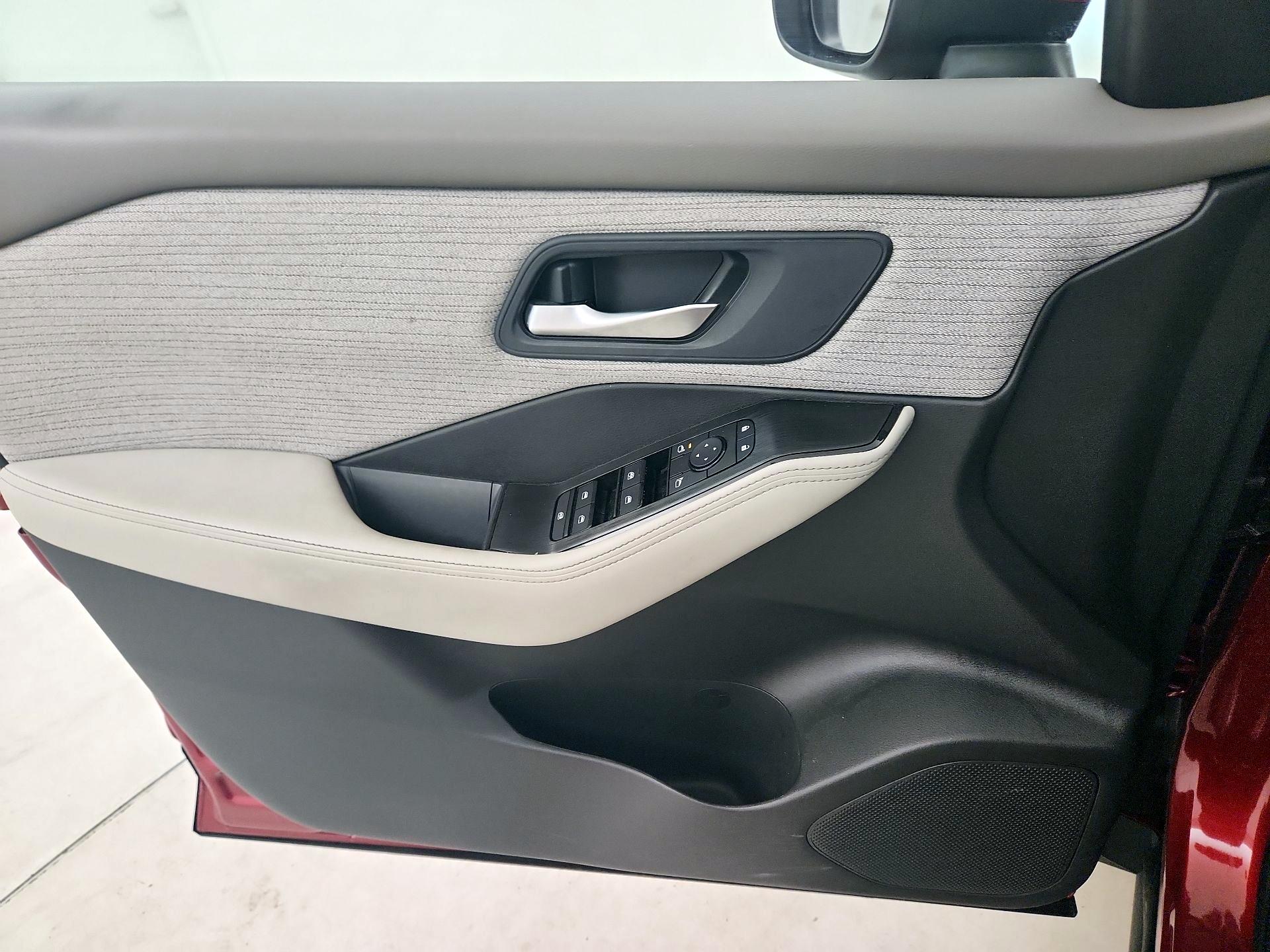 Thumbnail: 2023 Nissan Rogue - 10