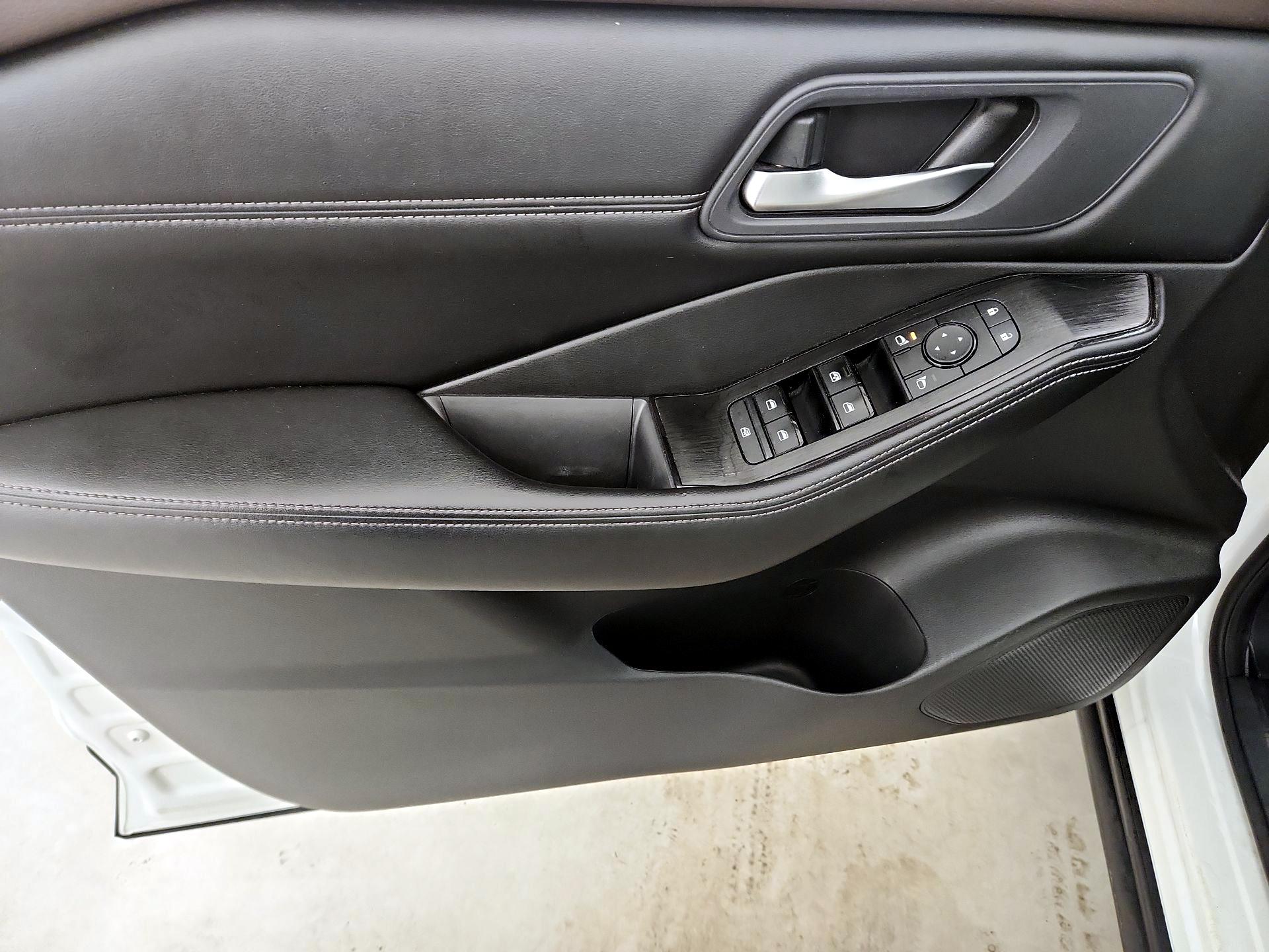 Thumbnail: 2023 Nissan Rogue - 10