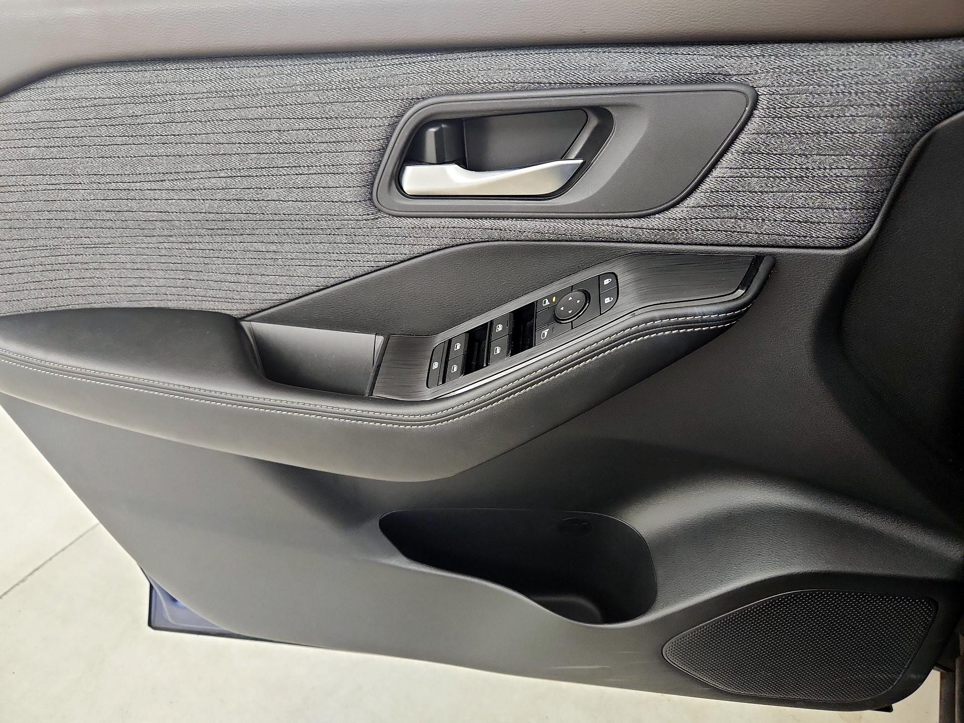 Thumbnail: 2023 Nissan Rogue - 12