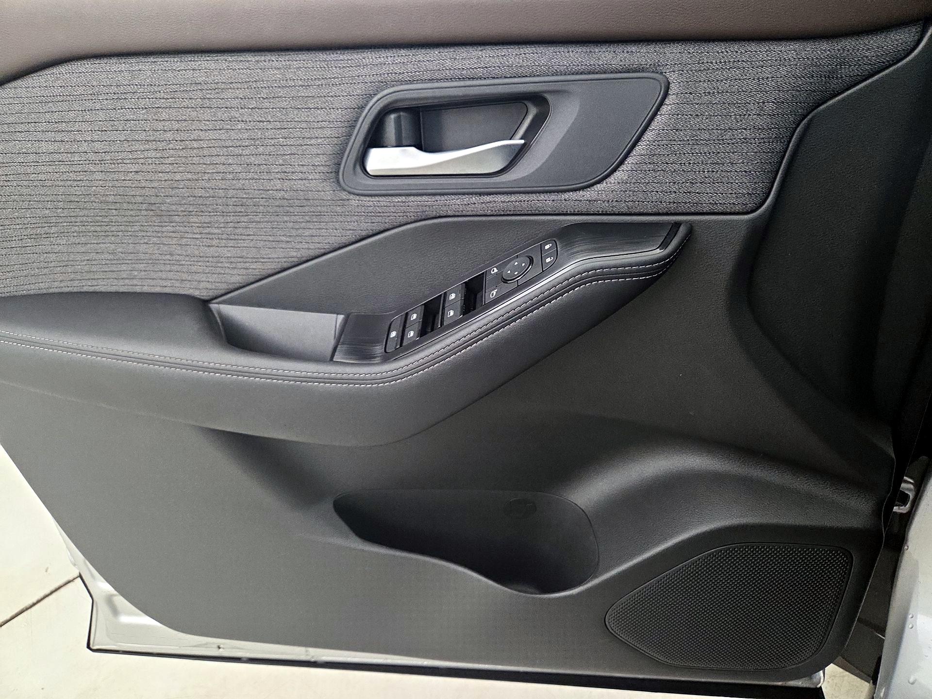 Thumbnail: 2023 Nissan Rogue - 12