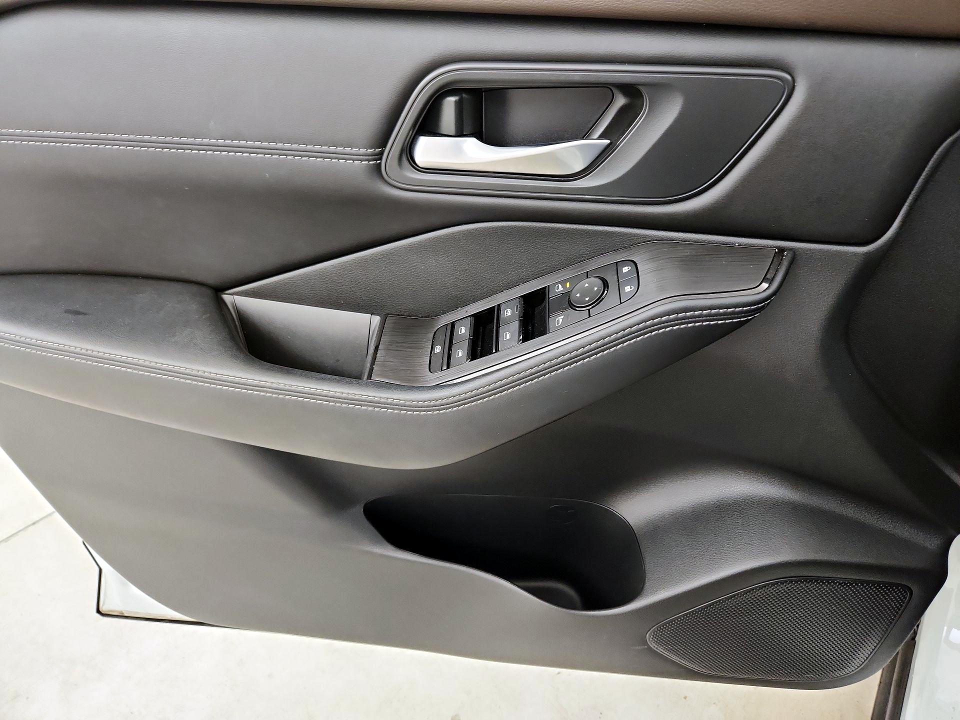 Thumbnail: 2023 Nissan Rogue - 12