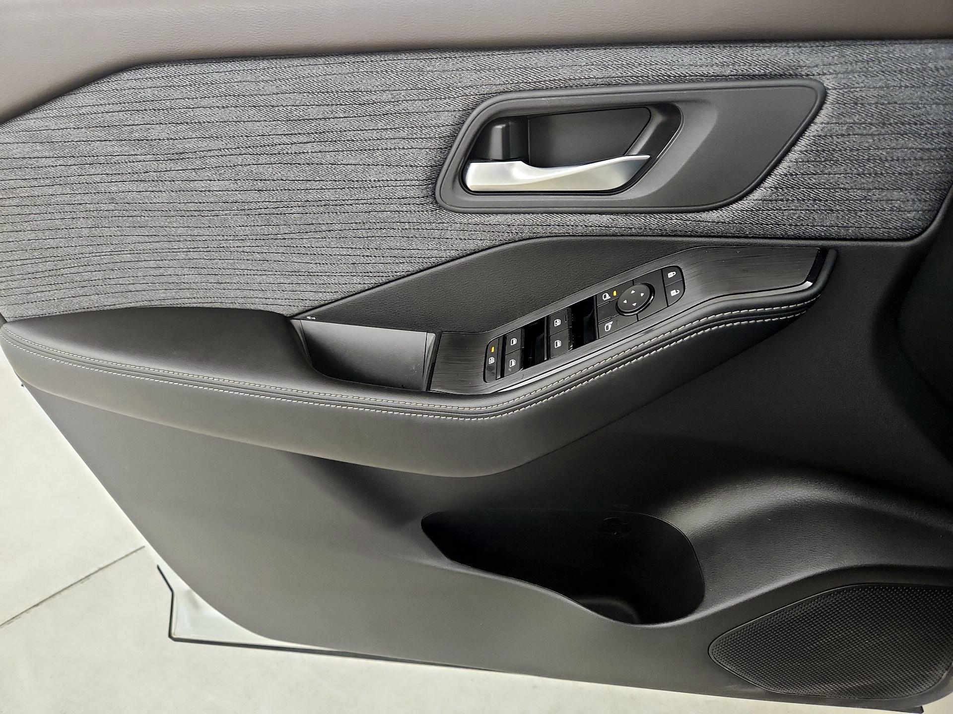 Thumbnail: 2023 Nissan Rogue - 12