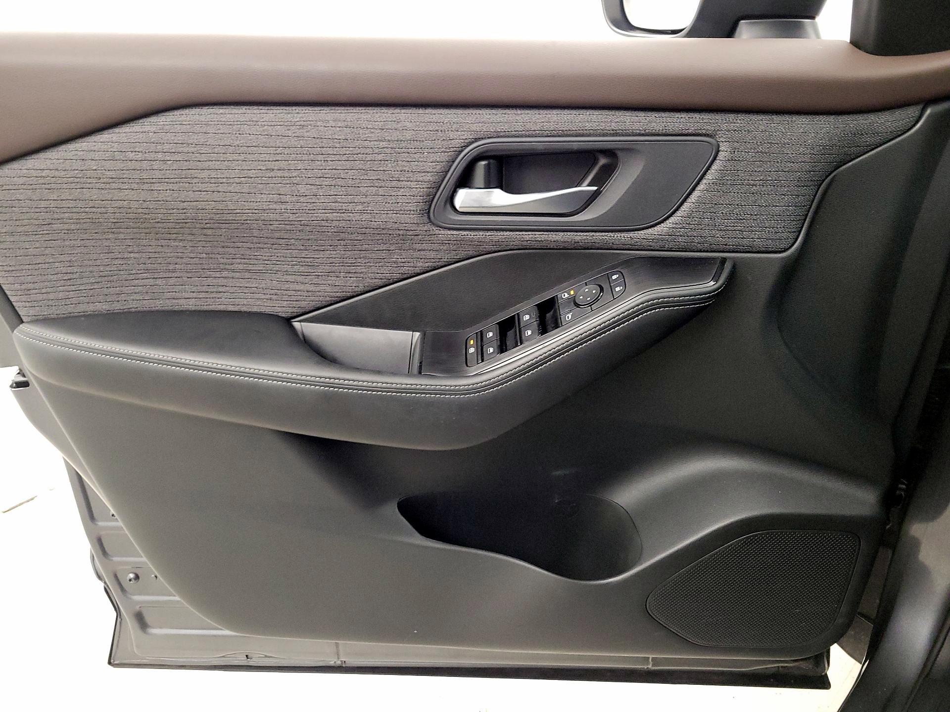 Thumbnail: 2022 Nissan Rogue - 12