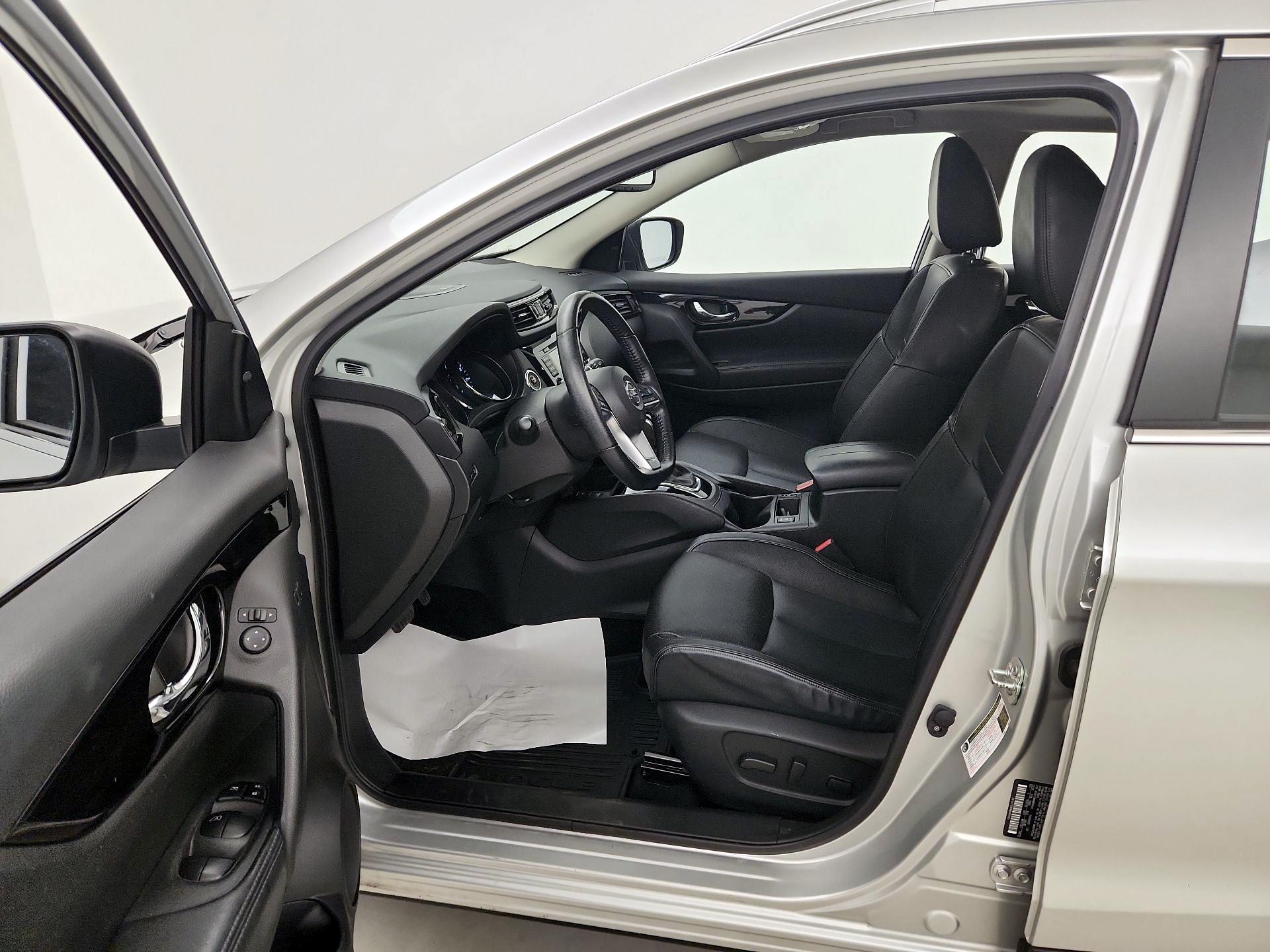 Thumbnail: 2022 Nissan Rogue Sport - 11