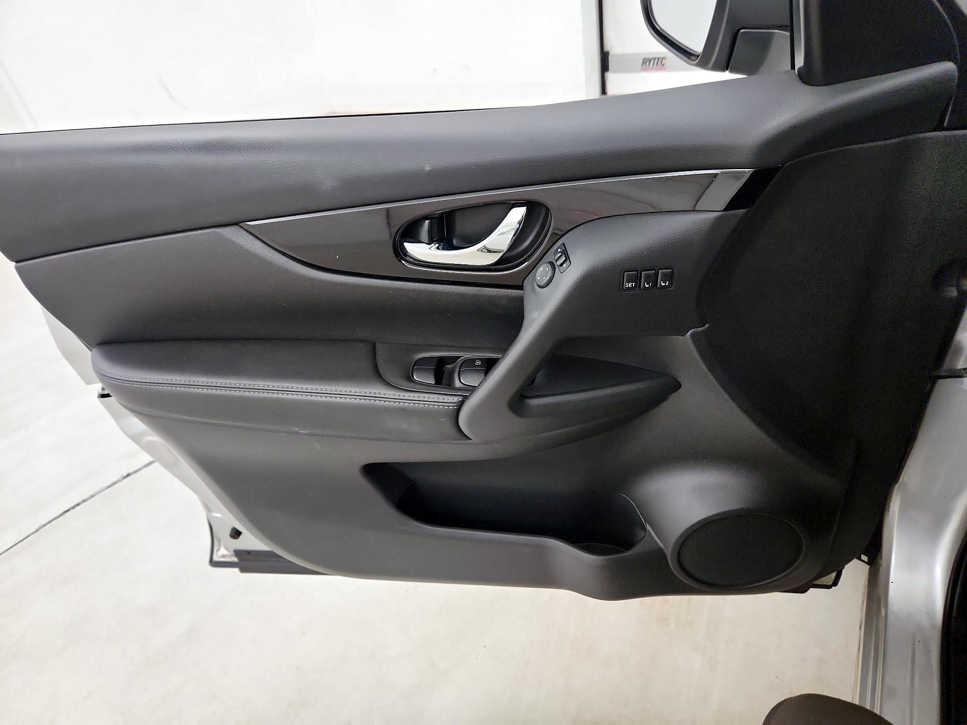 Thumbnail: 2022 Nissan Rogue Sport - 12