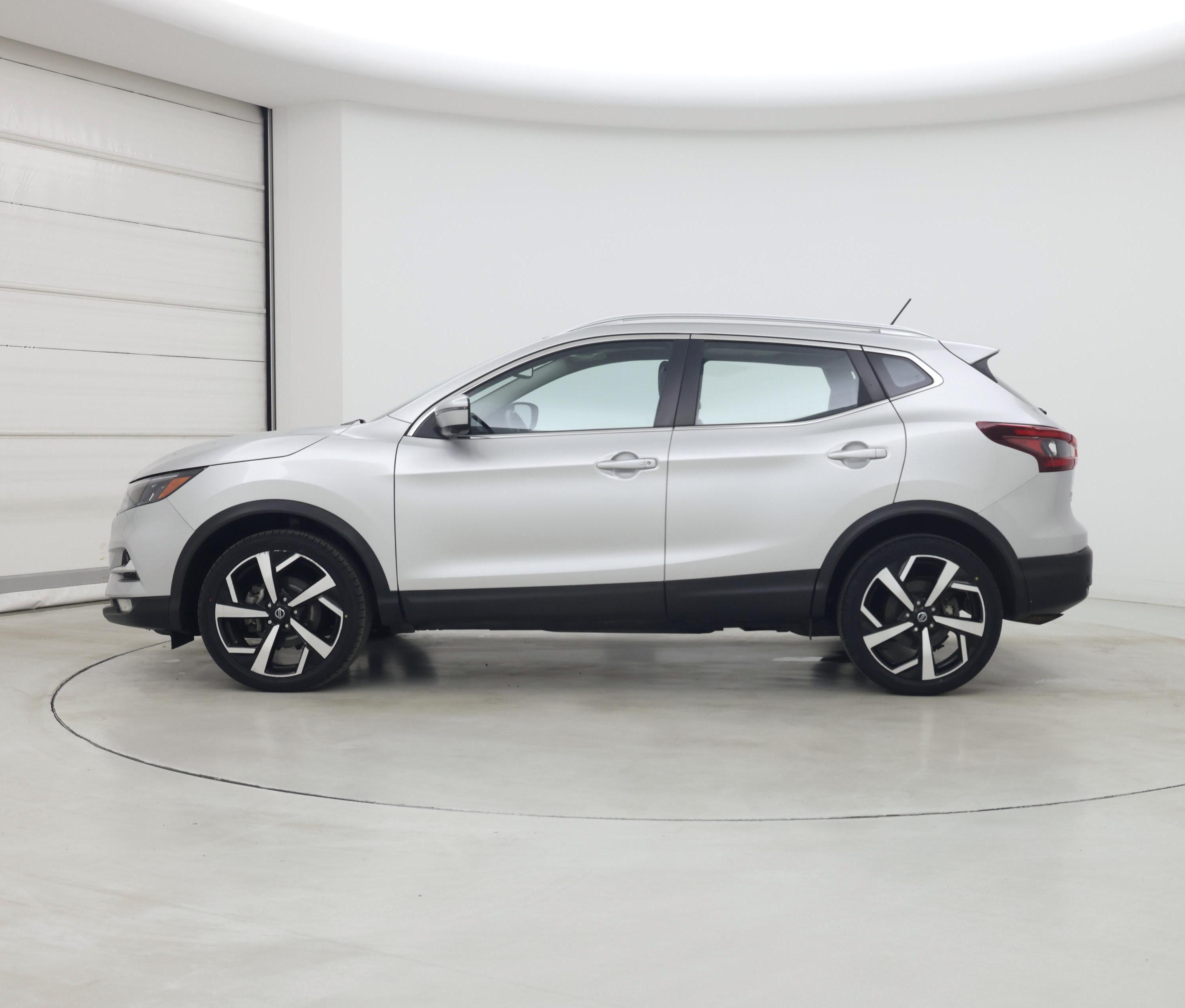 Thumbnail: 2022 Nissan Rogue Sport - 3