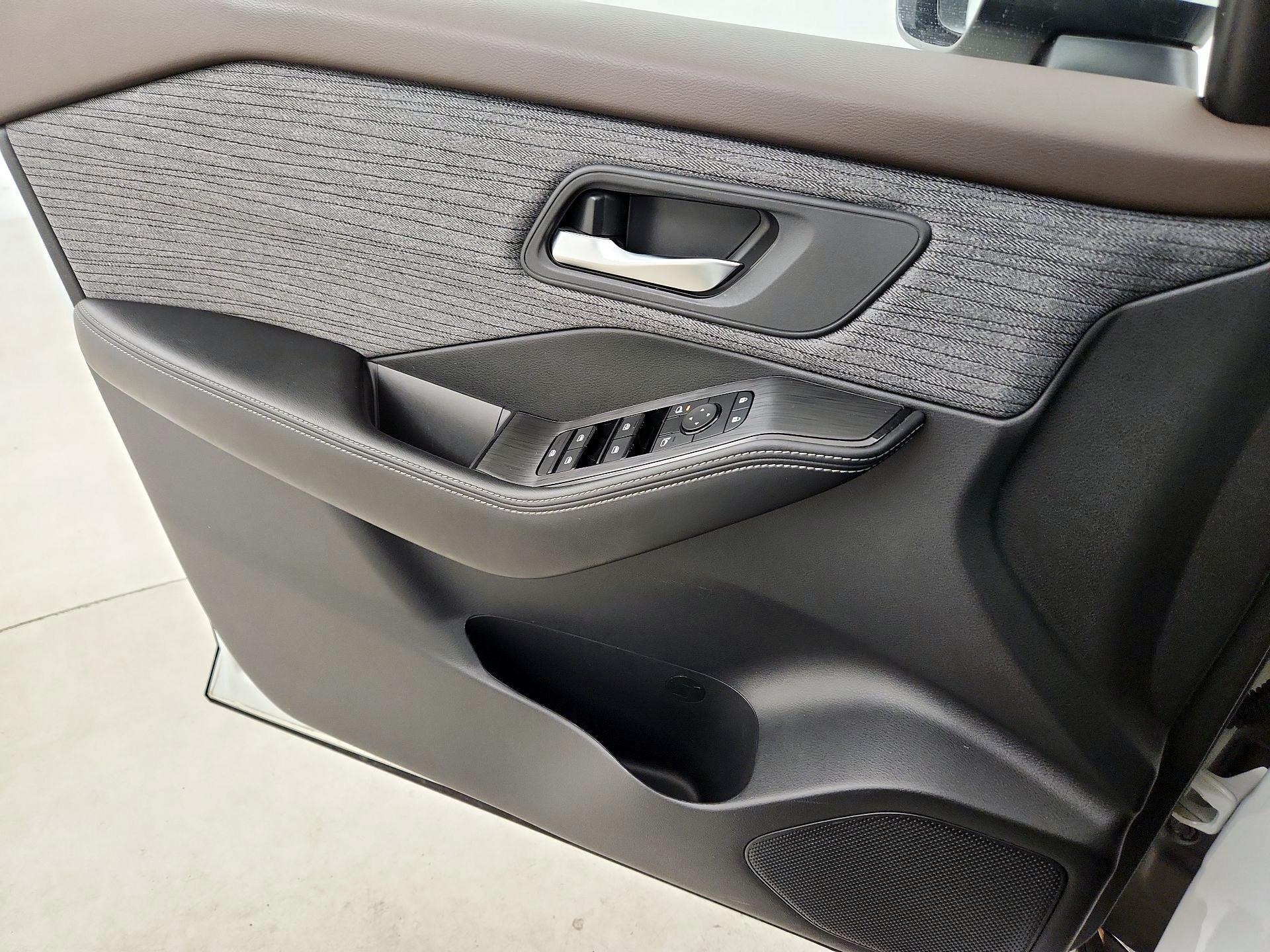 Thumbnail: 2023 Nissan Rogue - 12