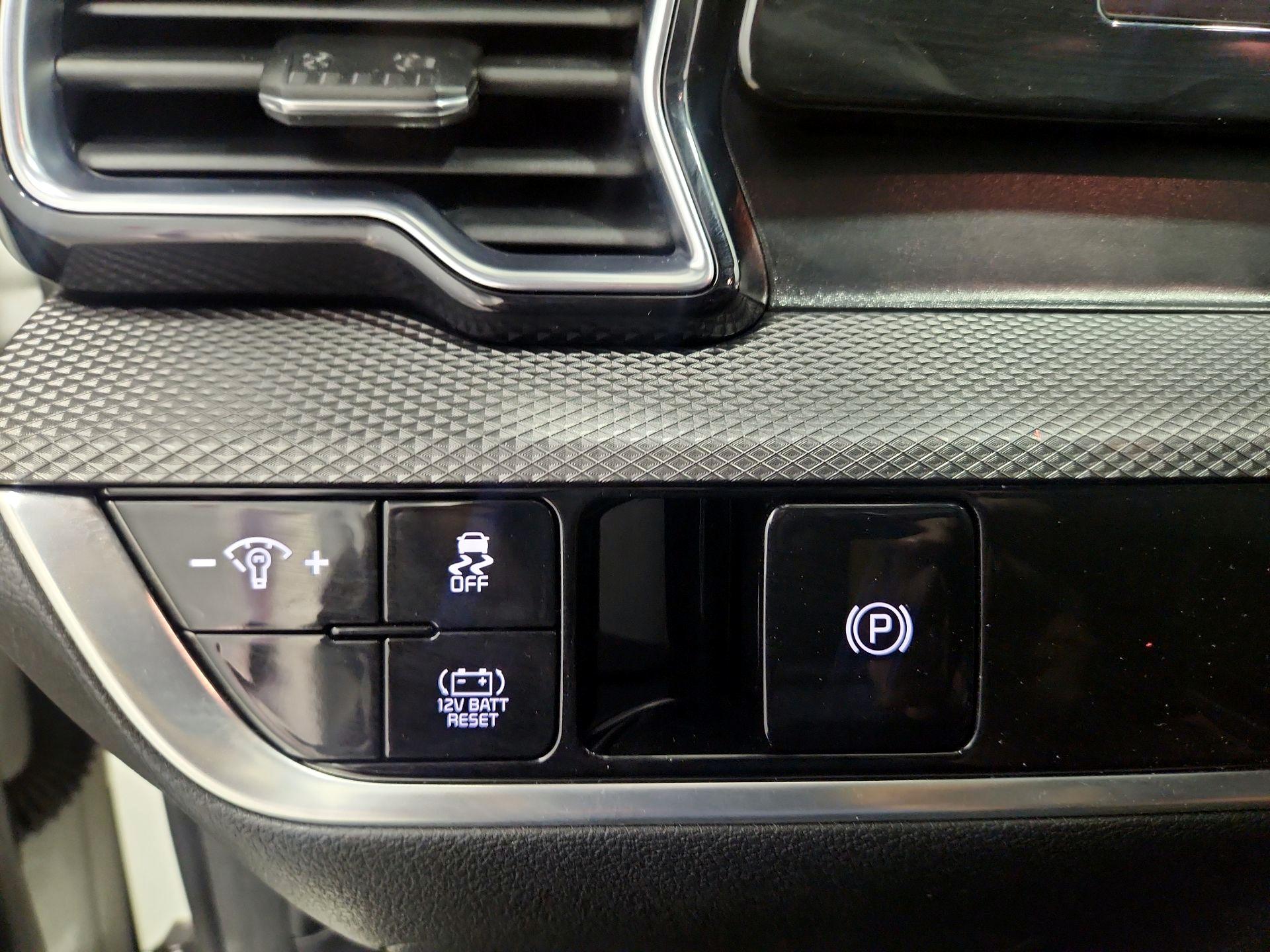 Thumbnail: 2023 Kia Sportage - 13