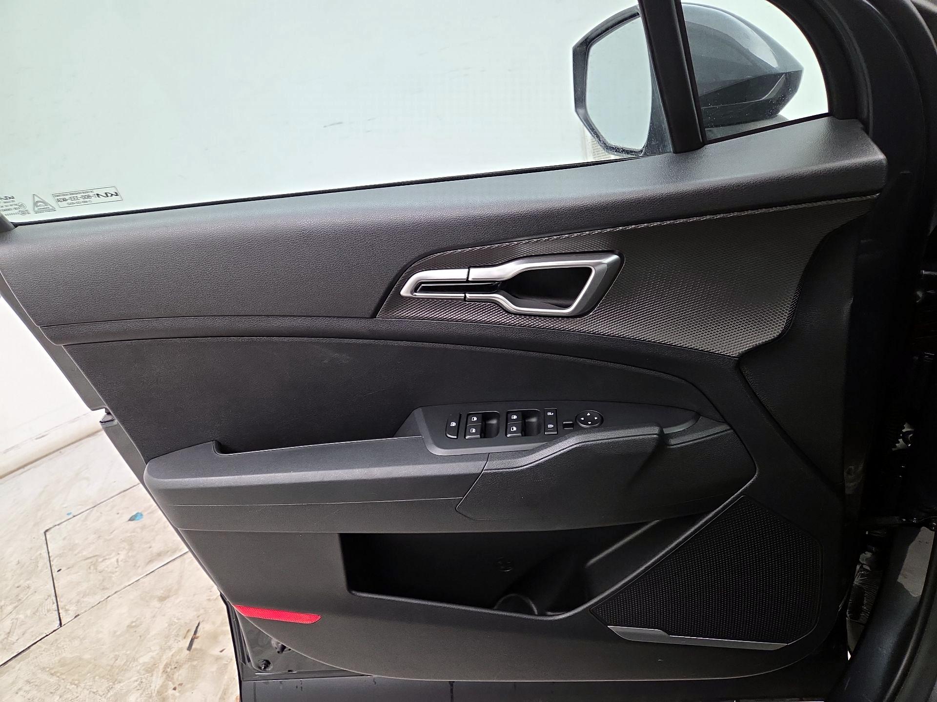 Thumbnail: 2023 Kia Sportage - 12