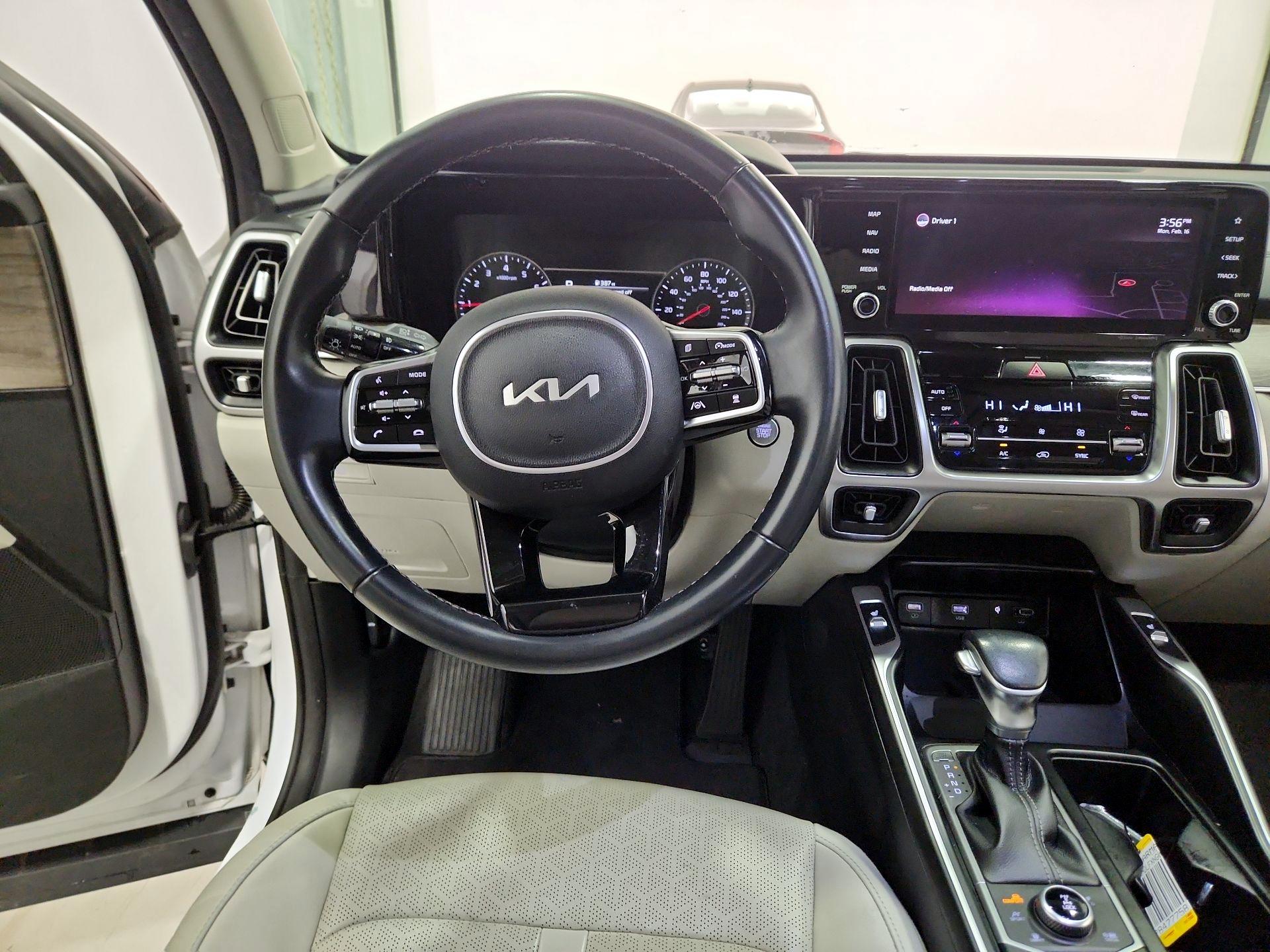 Thumbnail: 2022 Kia Sorento - 10