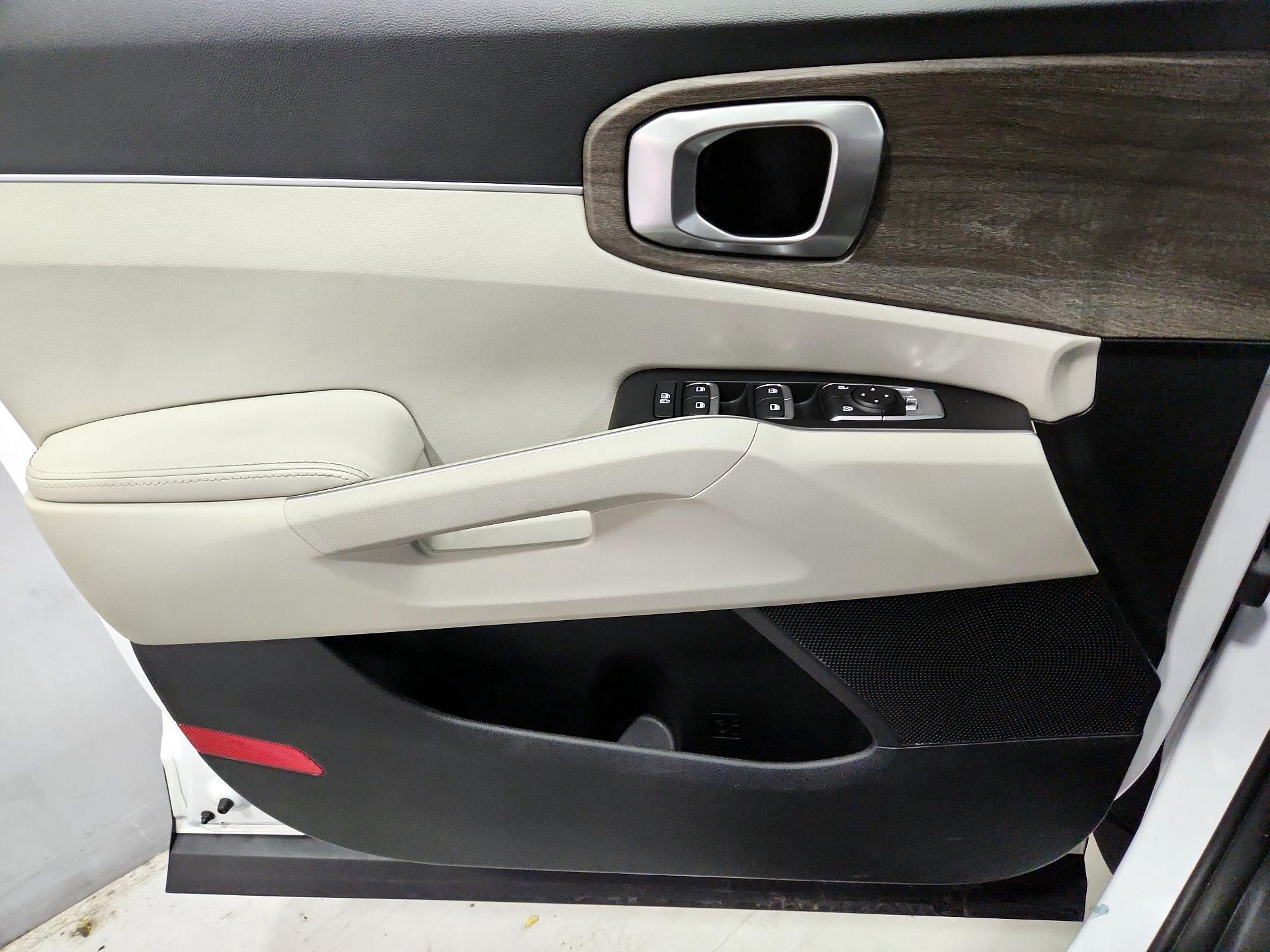 Thumbnail: 2022 Kia Sorento - 12