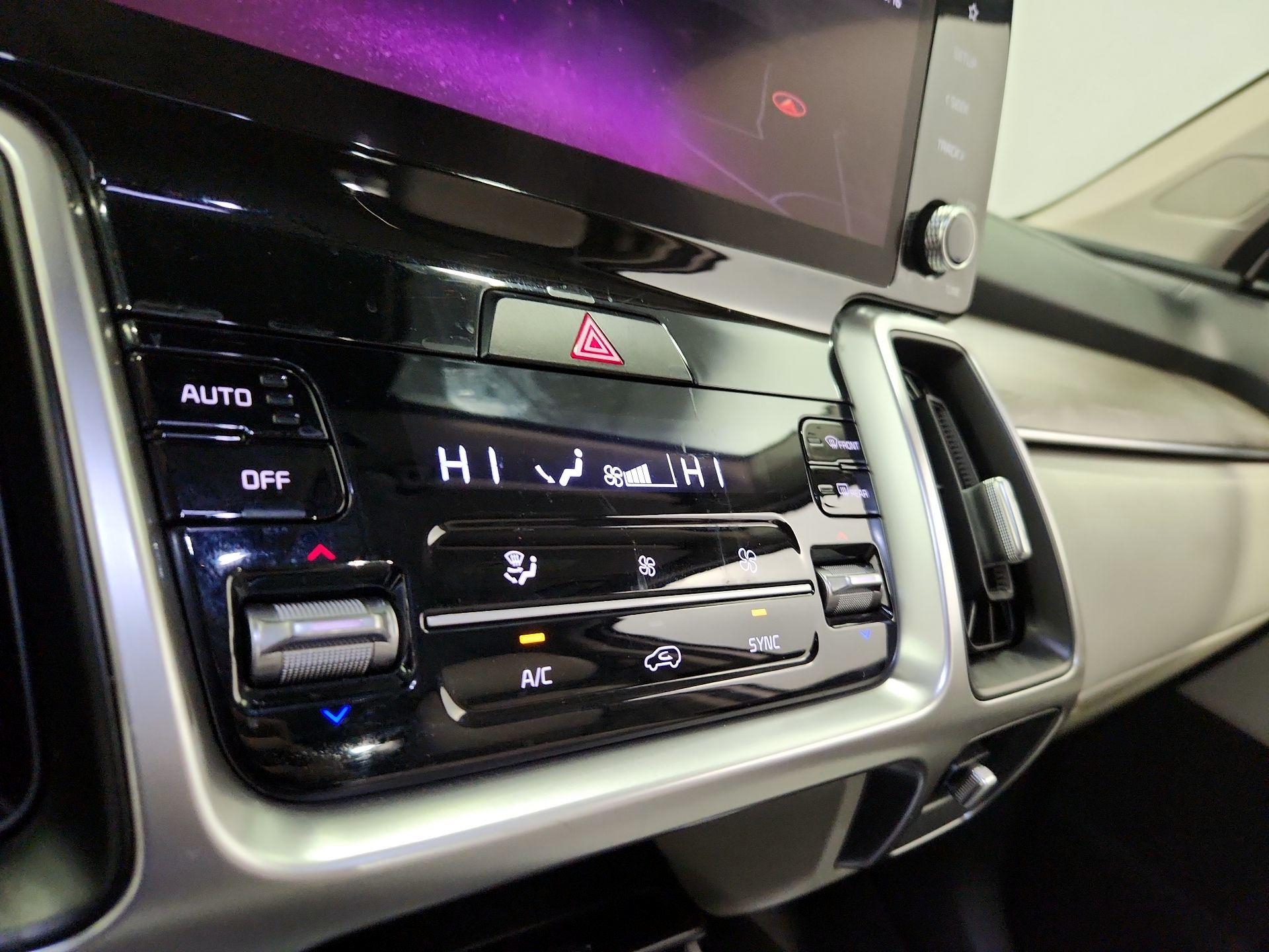 Thumbnail: 2022 Kia Sorento - 16