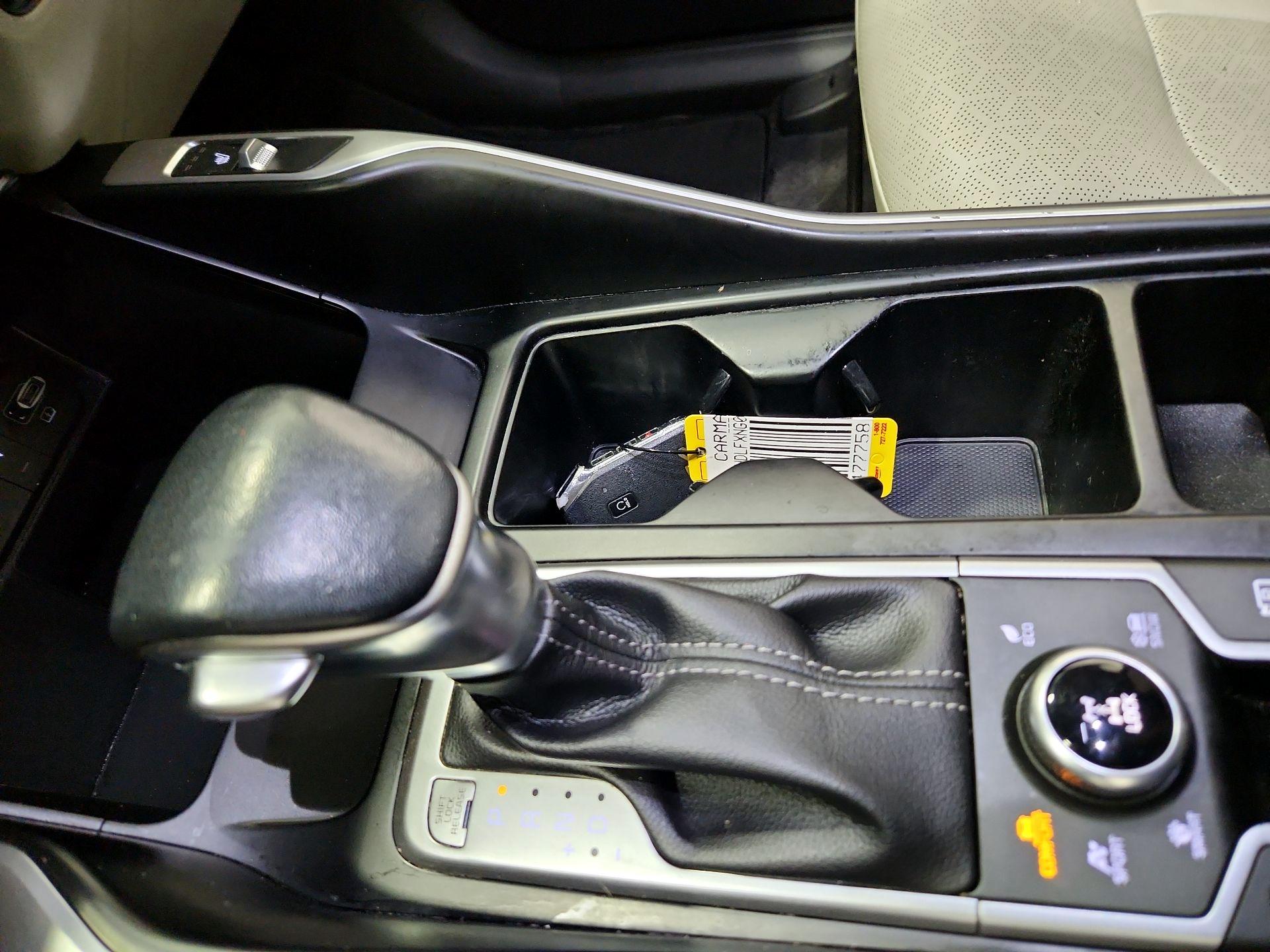 Thumbnail: 2022 Kia Sorento - 17