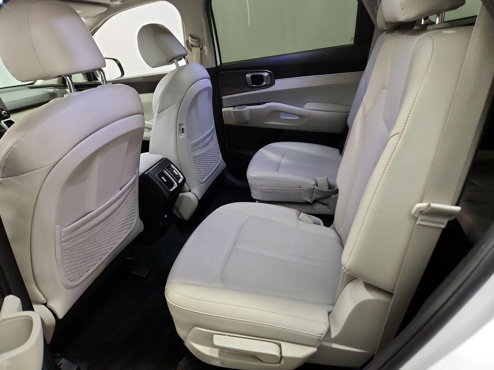 Thumbnail: 2022 Kia Sorento - 19