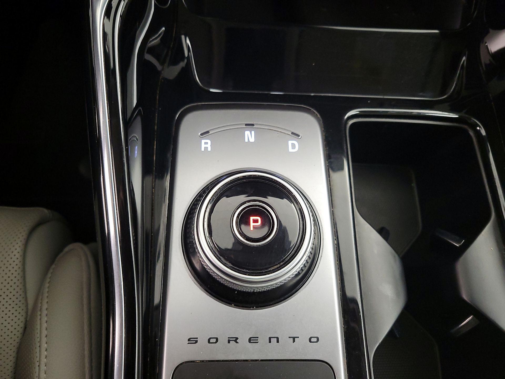 Thumbnail: 2023 Kia Sorento - 18