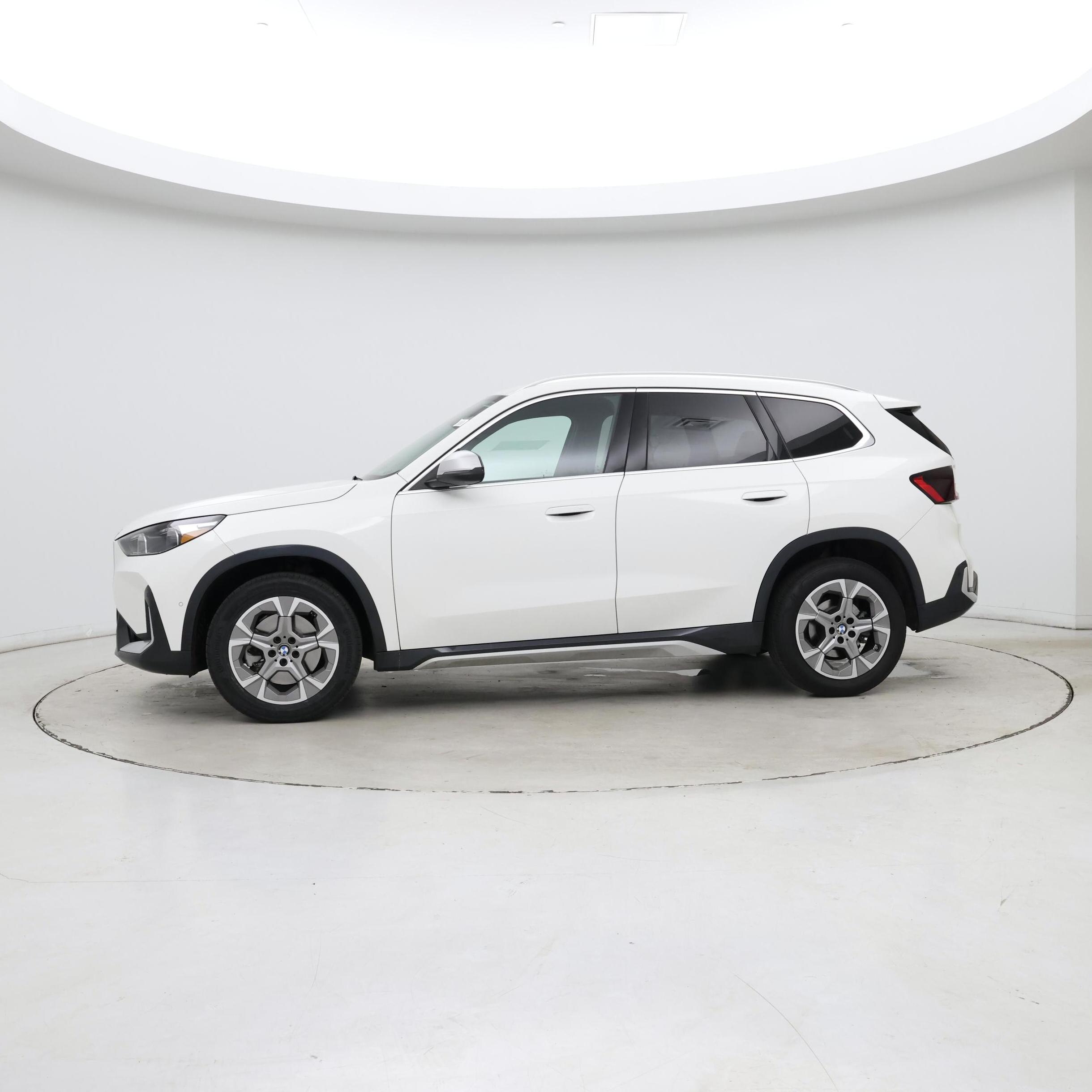 Thumbnail: 2023 BMW X1 - 3