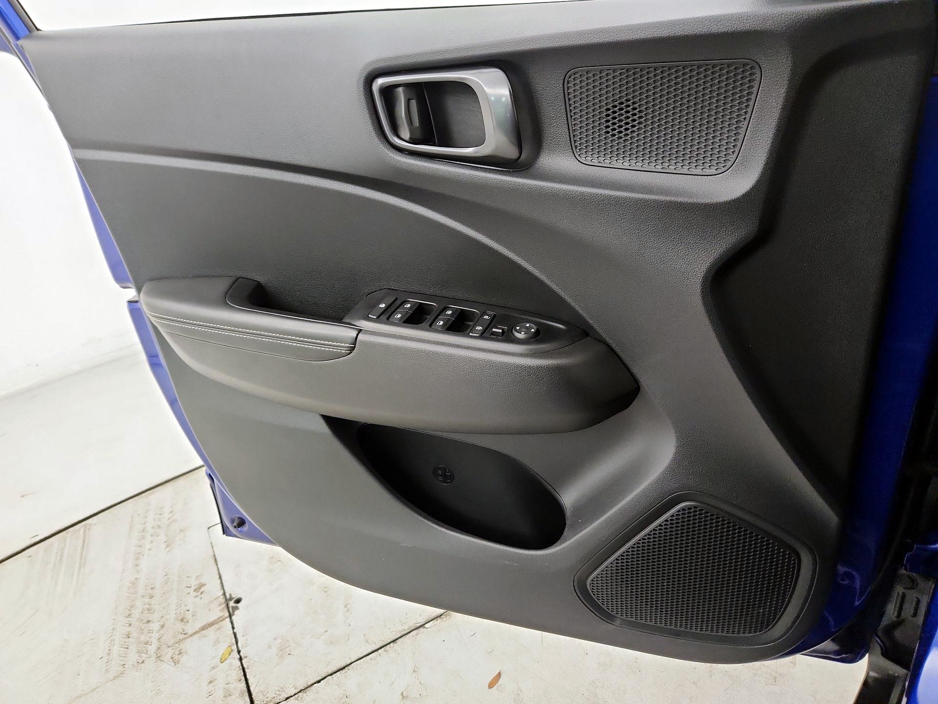 Thumbnail: 2023 Hyundai Venue - 12