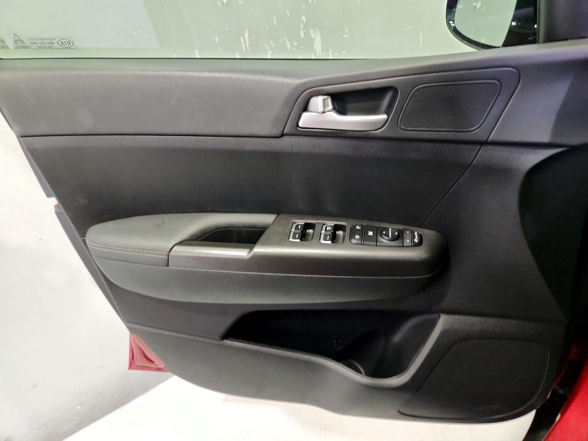 Thumbnail: 2022 Kia Sportage - 12