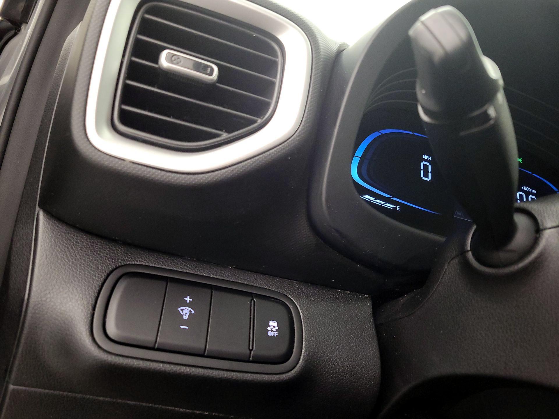 Thumbnail: 2023 Hyundai Venue - 13