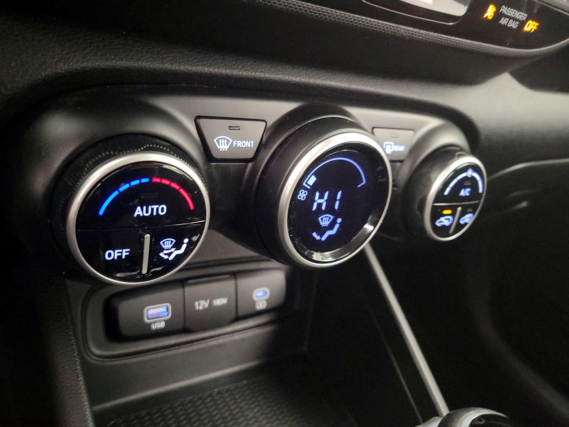 Thumbnail: 2023 Hyundai Venue - 16