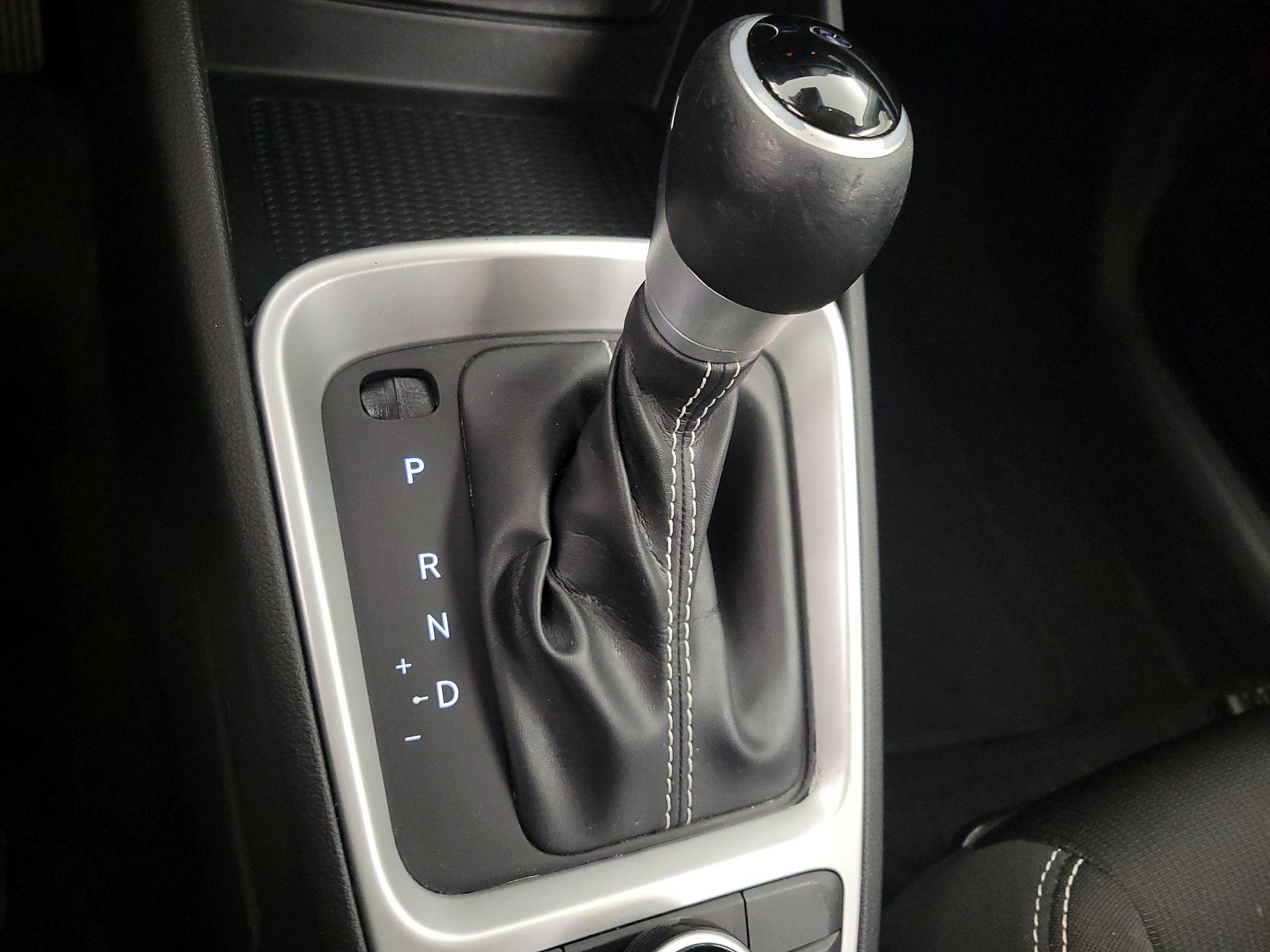 Thumbnail: 2023 Hyundai Venue - 17