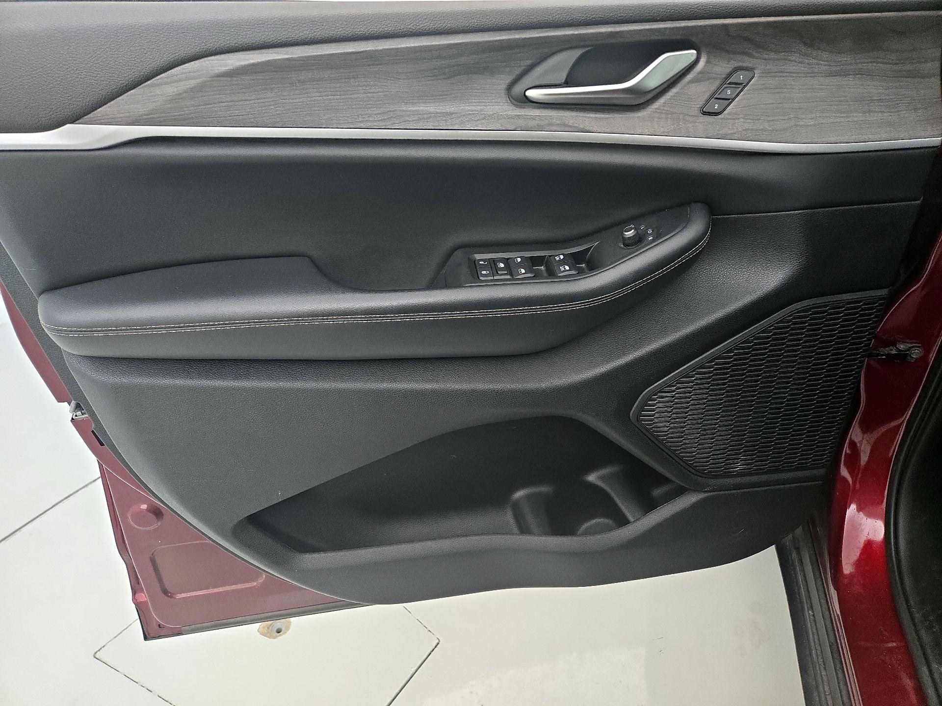 Thumbnail: 2023 Jeep Grand Cherokee - 12