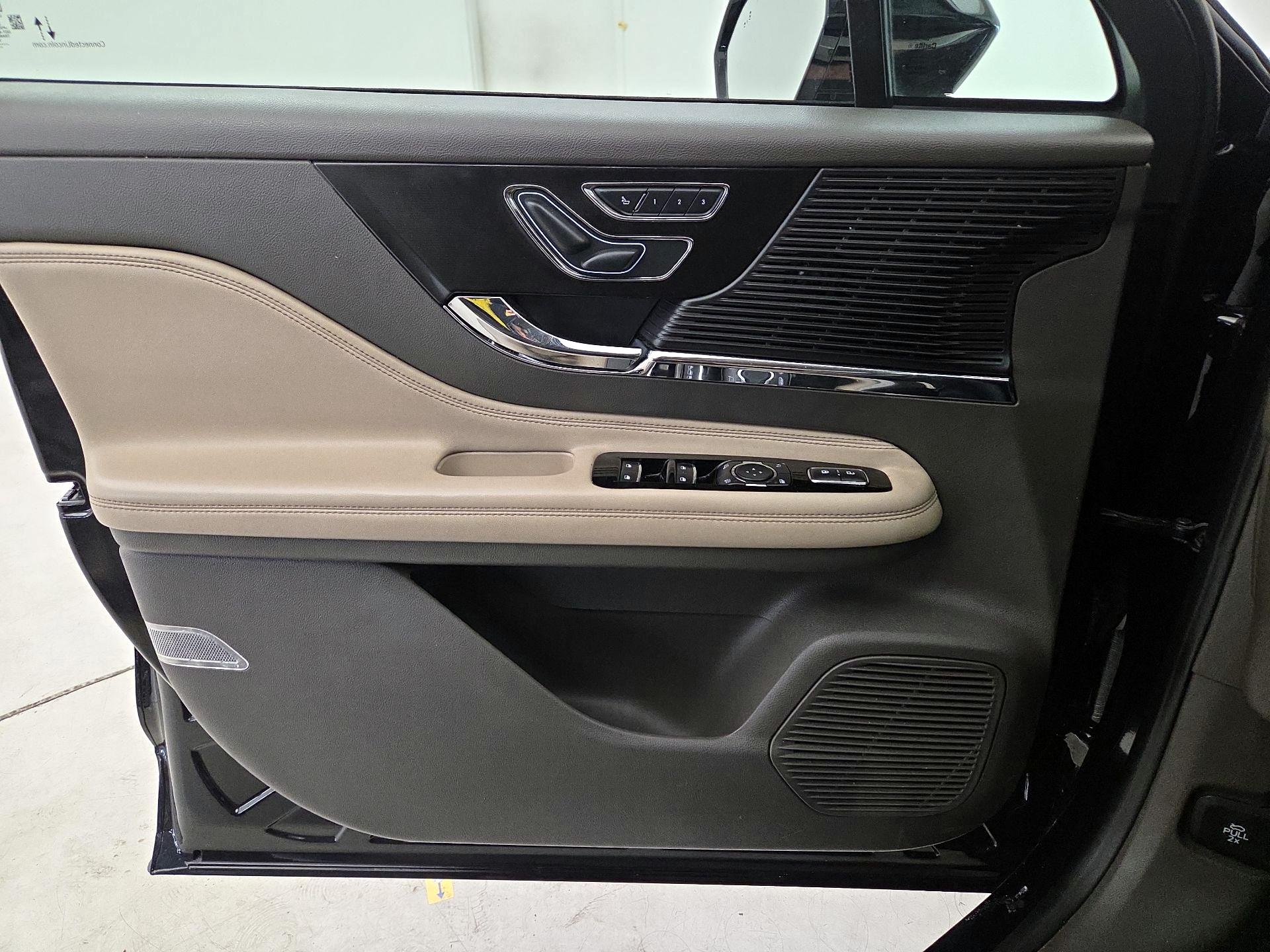 Thumbnail: 2022 Lincoln Corsair - 12