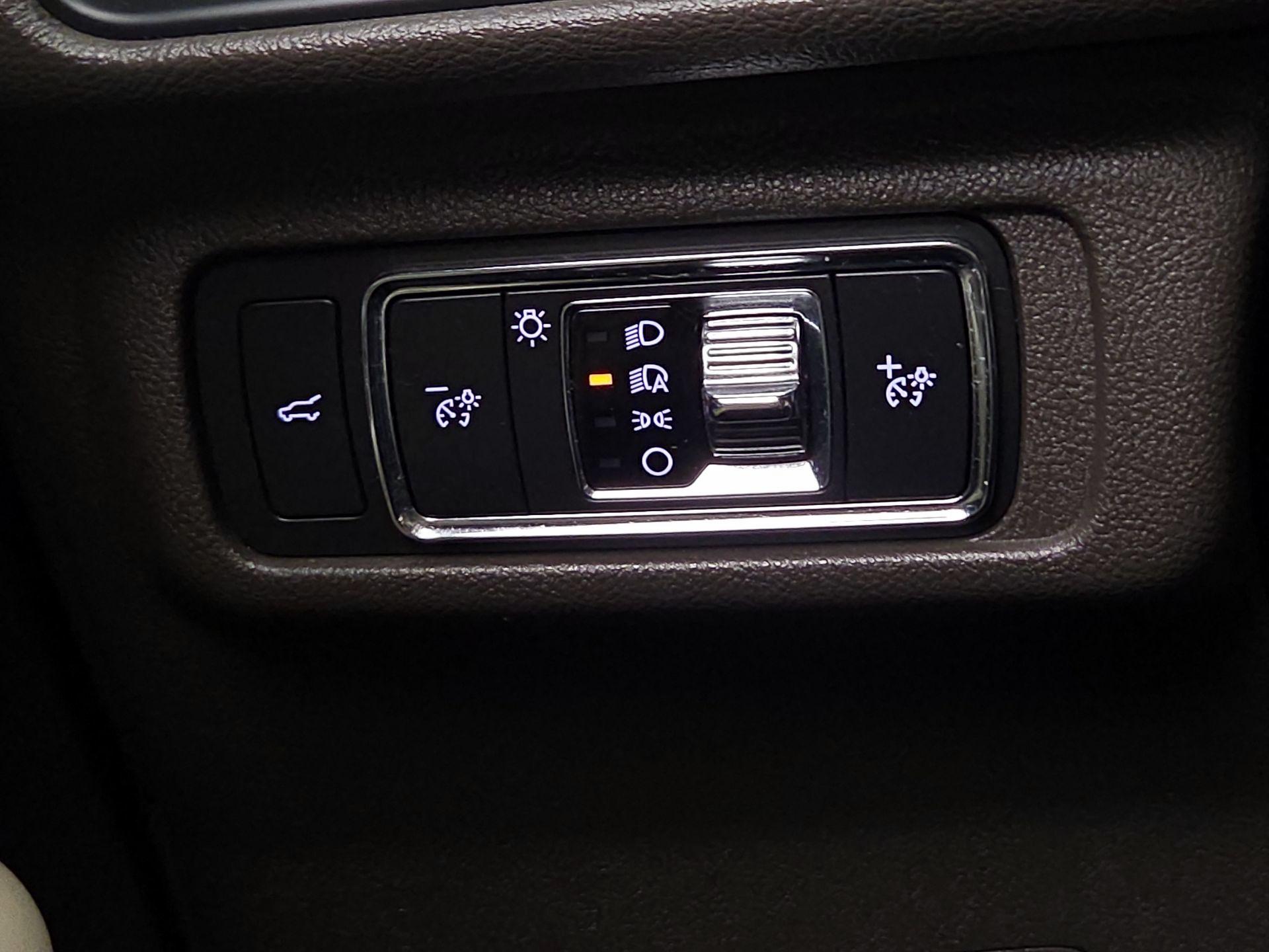 Thumbnail: 2022 Lincoln Corsair - 13