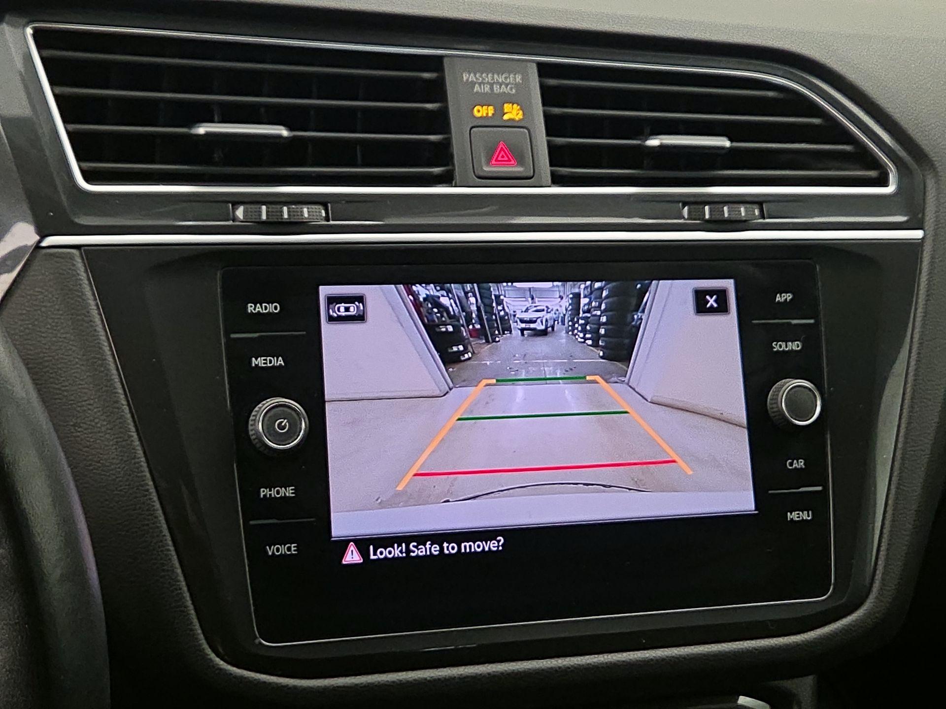 Thumbnail: 2021 Volkswagen Tiguan - 14