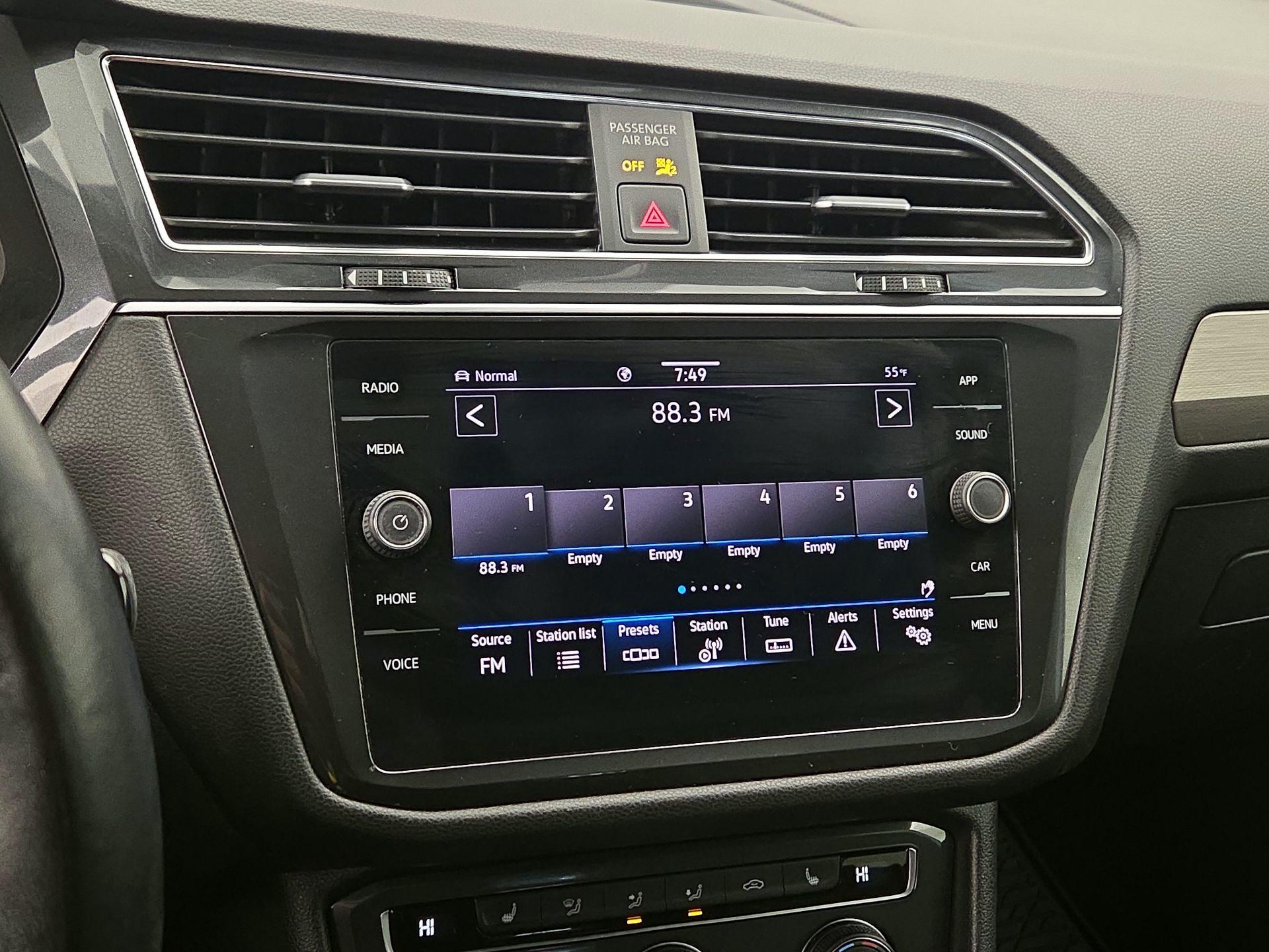 Thumbnail: 2021 Volkswagen Tiguan - 15