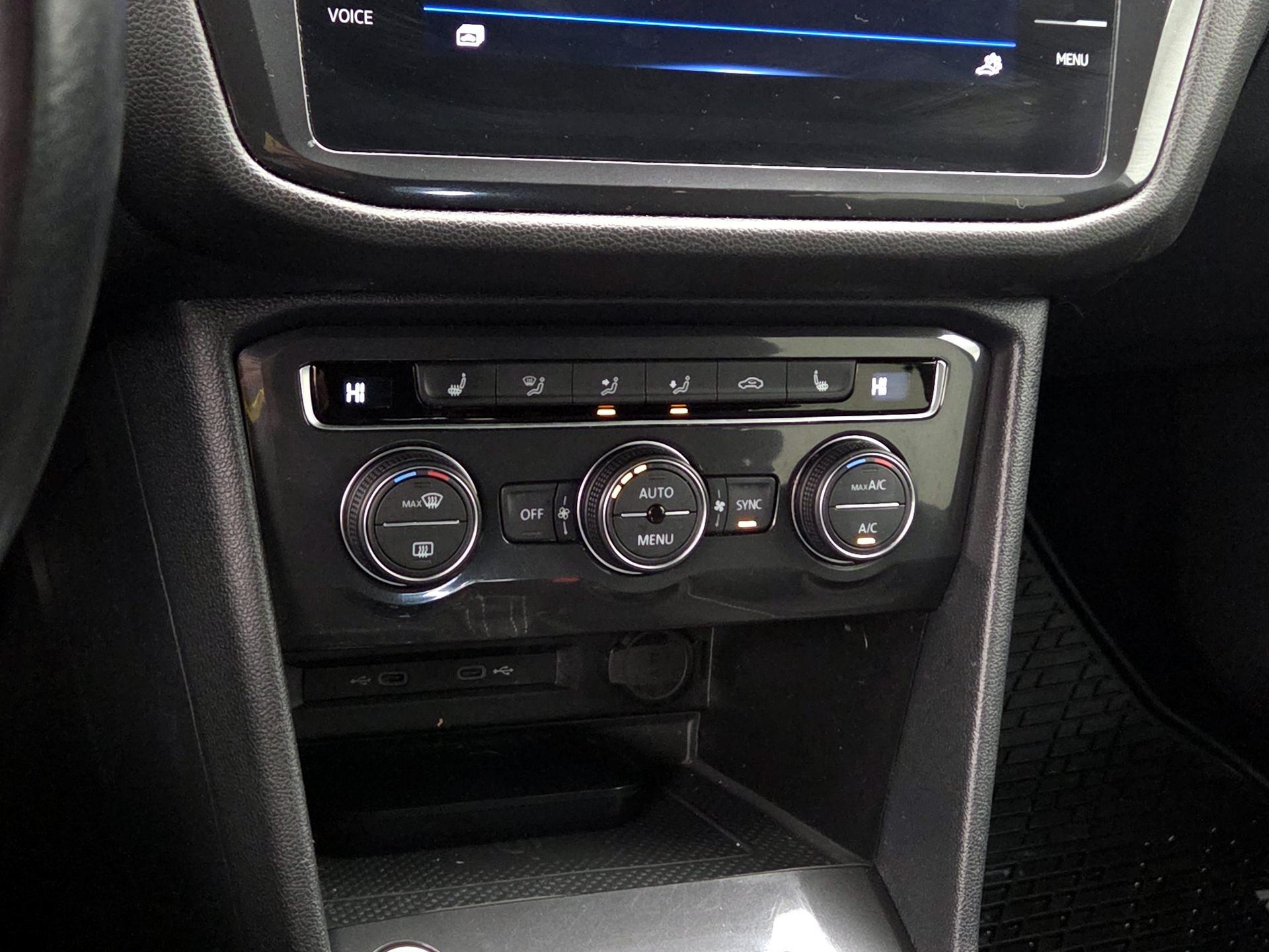 Thumbnail: 2021 Volkswagen Tiguan - 16